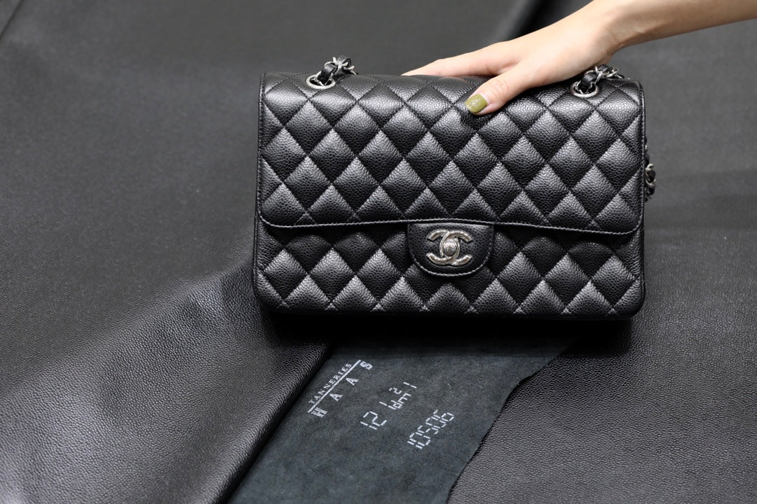 [TOP] CHANEL Classic Flap Bag Caviar Medium 25.5cm – Black & SHW