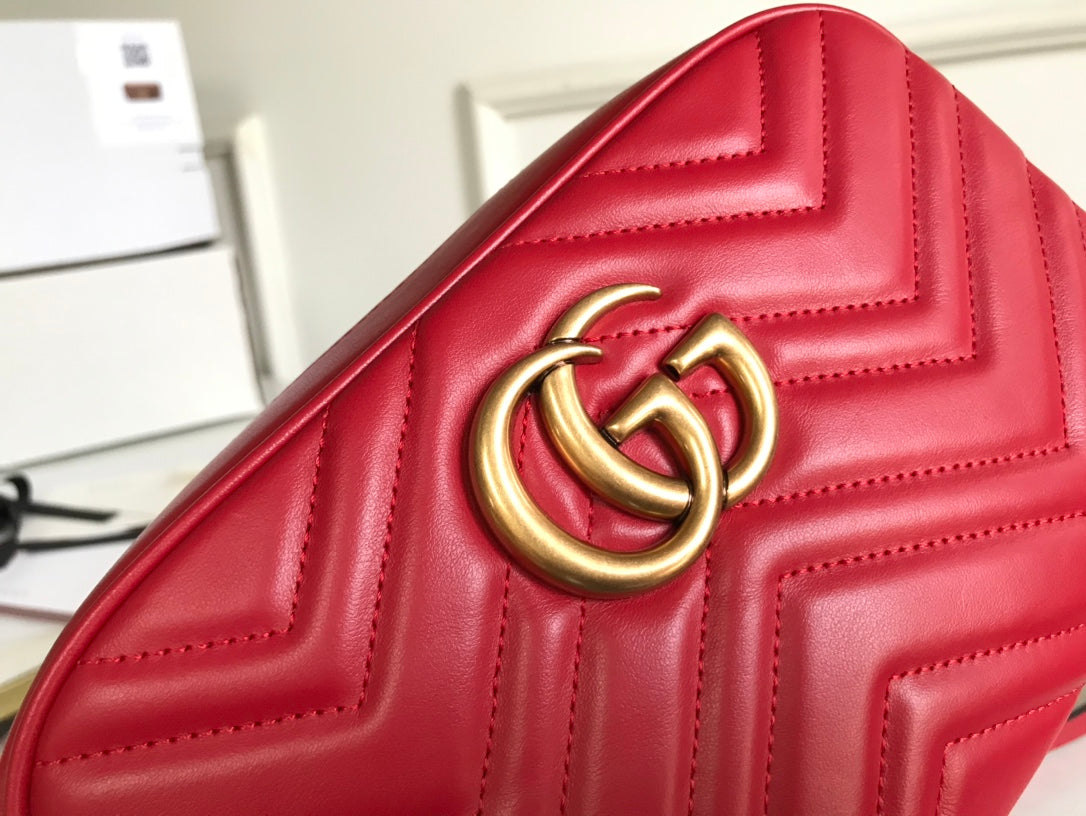 [TOP] GUCCI GG Marmont Small Matelasse Shoulder Bag - Red