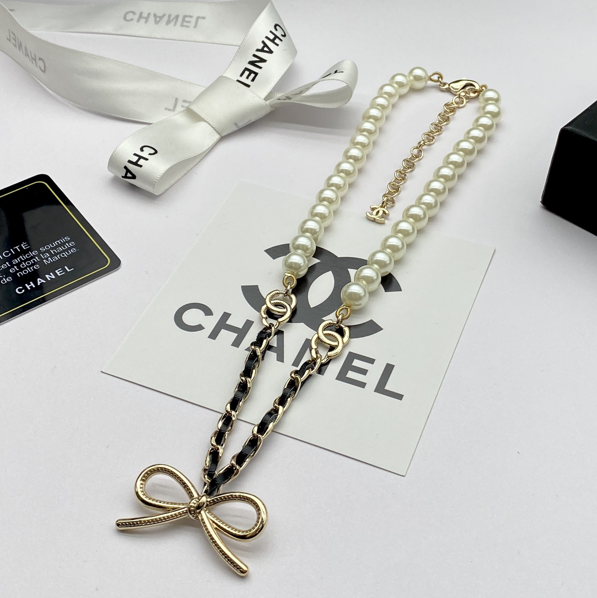 [TOP] CHANEL Pearl Necklace