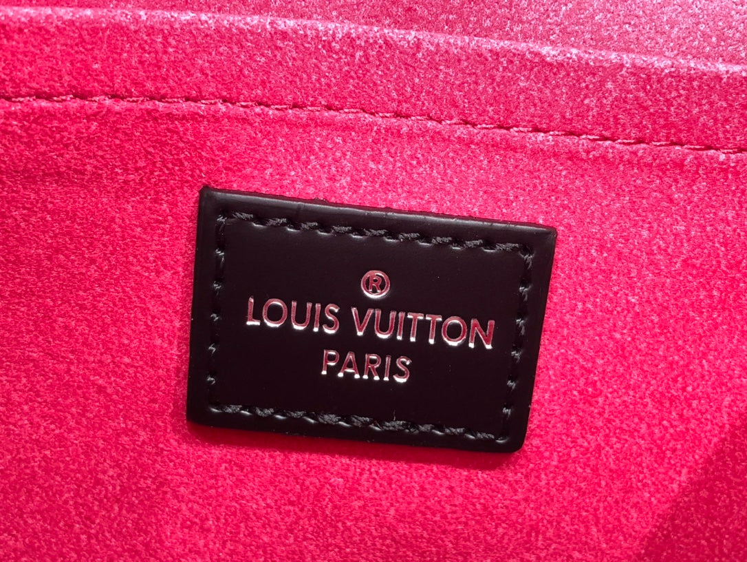 [TOP] Louis Vuitton LV Cluny Epi Leather 20 x 16 x 7.5 cm- Black