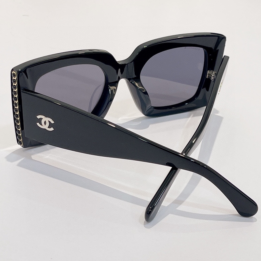 [TOP] CHANEL Sunglasses - Black