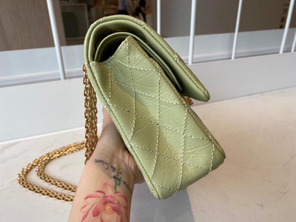 [TOP] CHANEL 2.55 Reissue Flap Bag Medium 24cm - Green & GHW