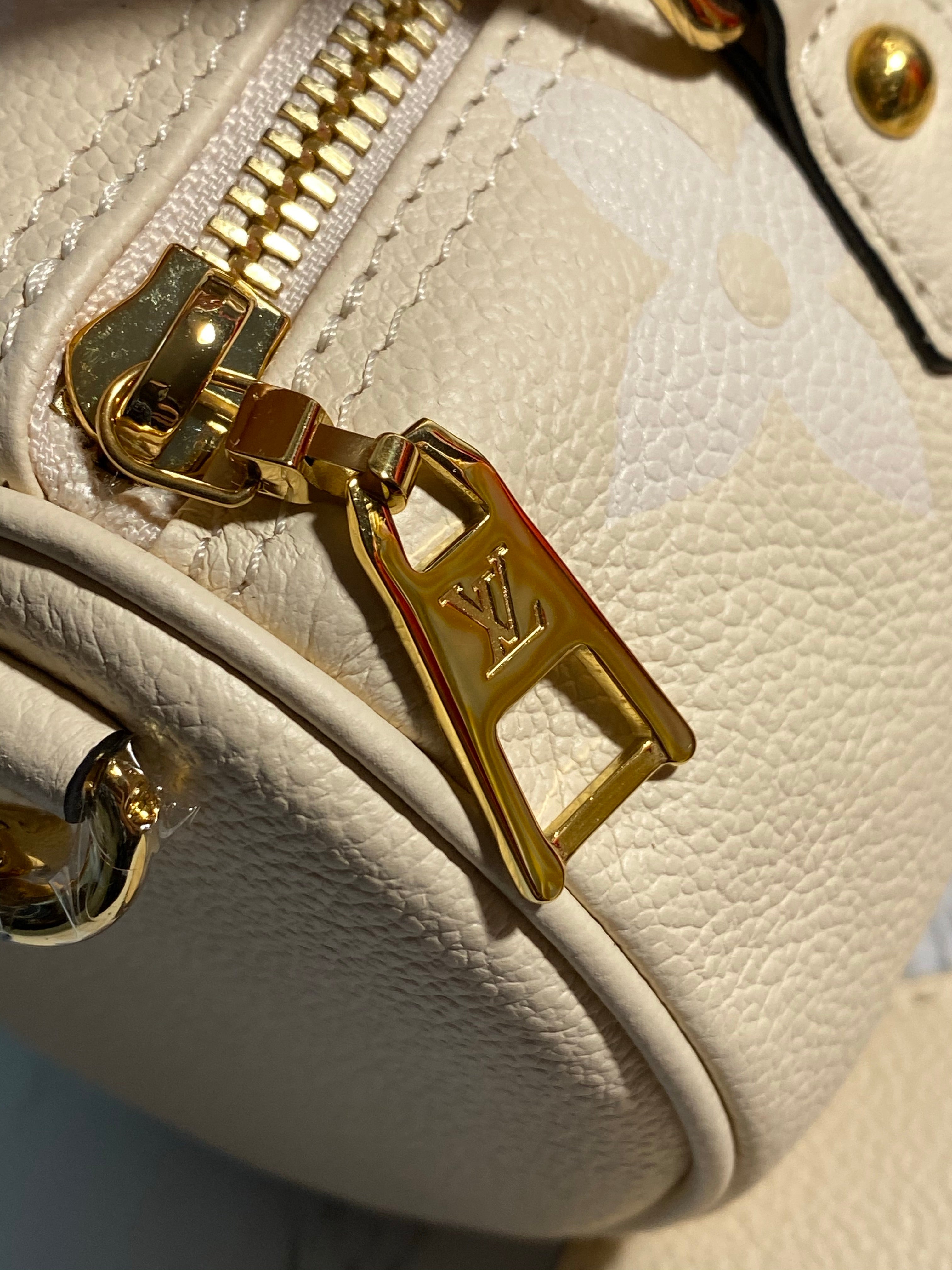 [TOP] Louis Vuitton LV Papillon BB Bag 20 x 10 x 10CM- Cream