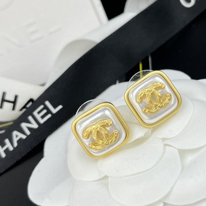 [TOP] CHANEL Logo Square pearls Stud Earrings