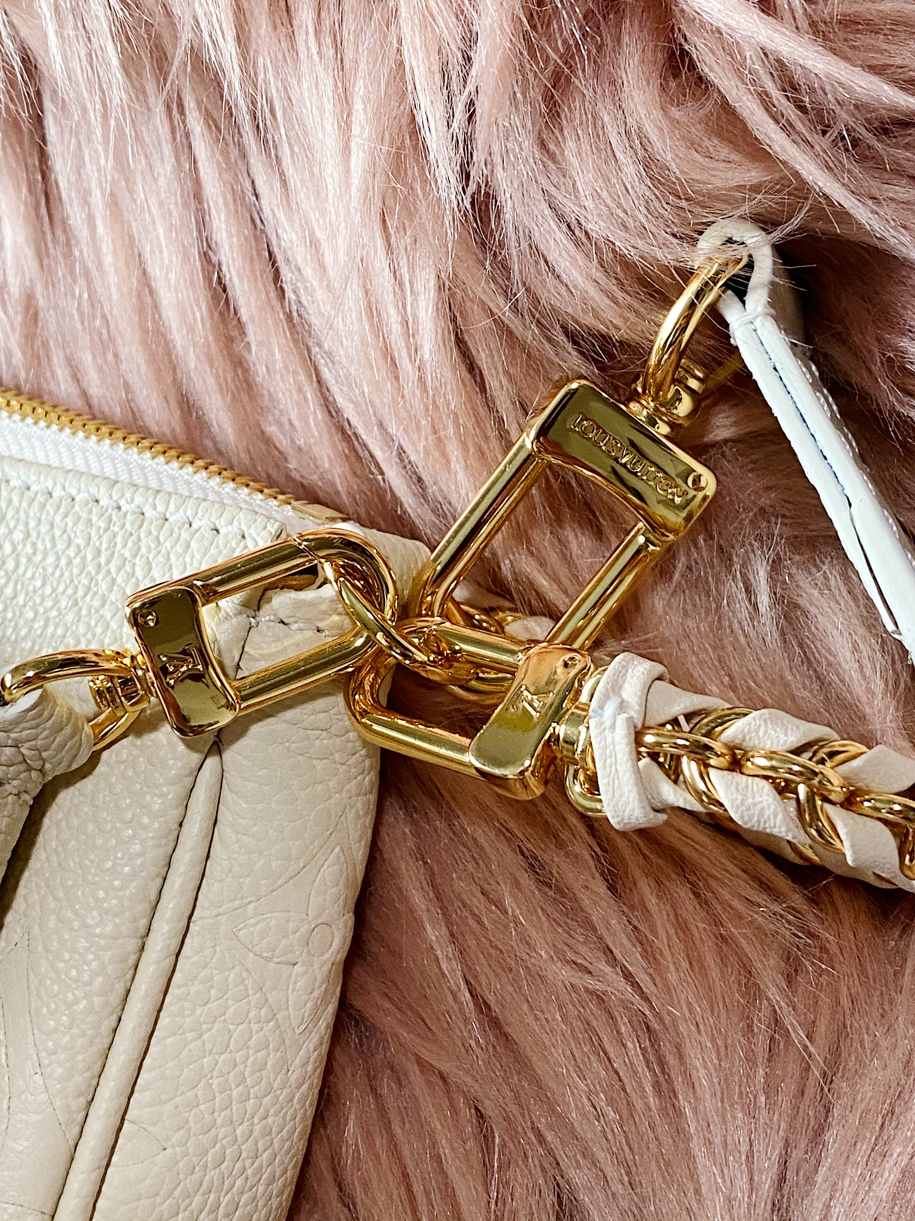 [TOP] Louis Vuitton LV £V Empreinte Multi Pochette Giant Monogram 21X12X3cm- White