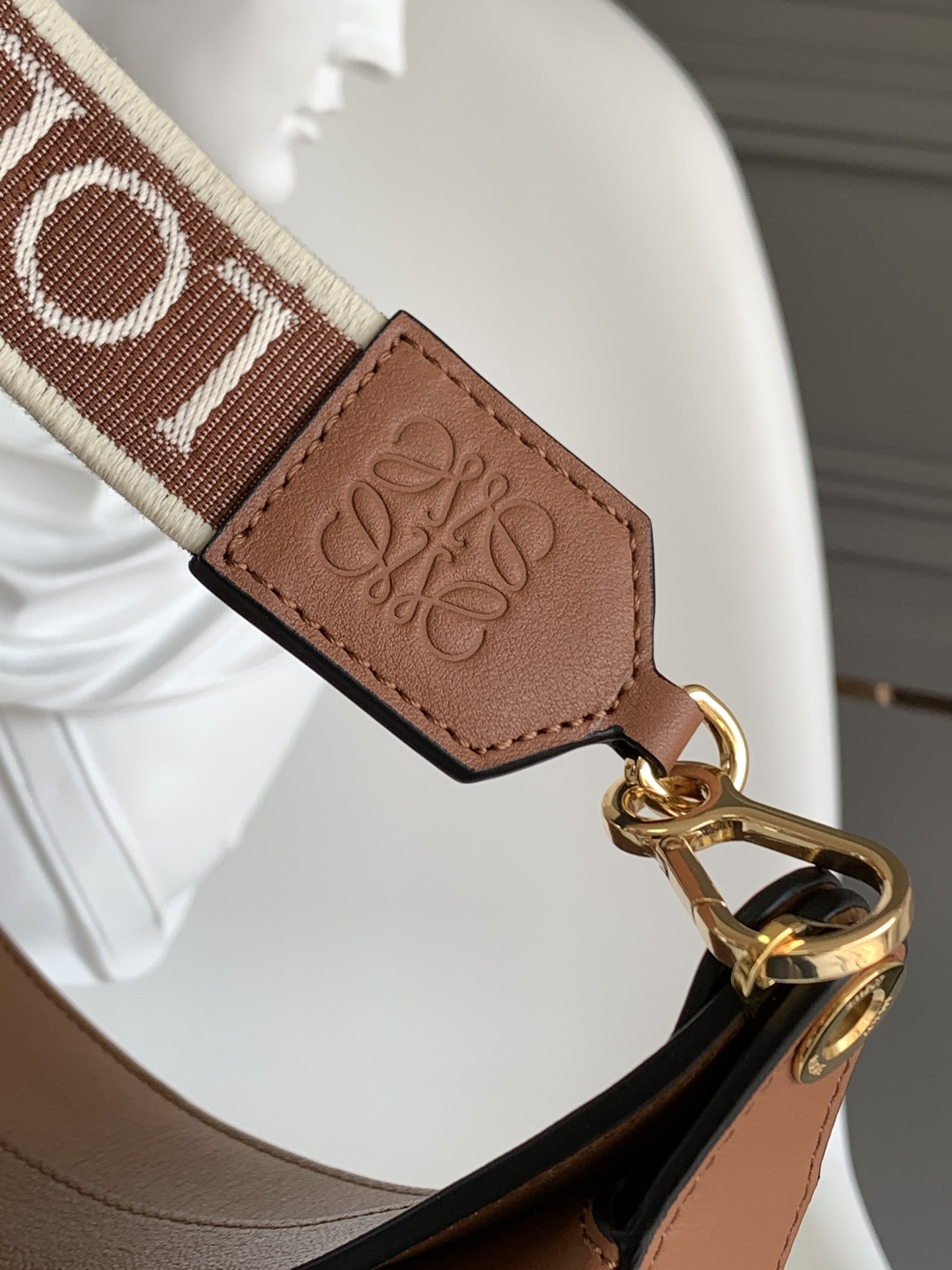 [TOP] LOEWE Calfskin Luna Bag 34*9*30cm - Brown