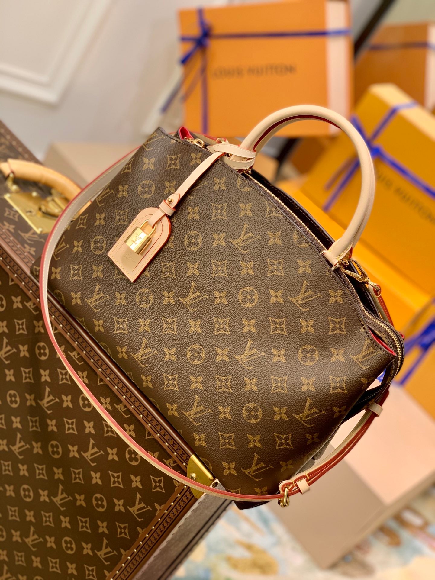 [TOP] Louis Vuitton LV L*V Grand Palais Monogram Bag  34 x 24 x 15 cm-Brown