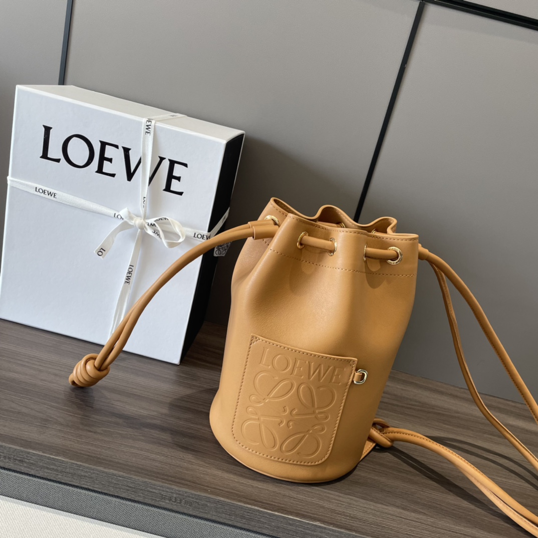 [TOP] LOEWE calfskin Flamenco Pocket 26×17 ×23 cm - 2 Color
