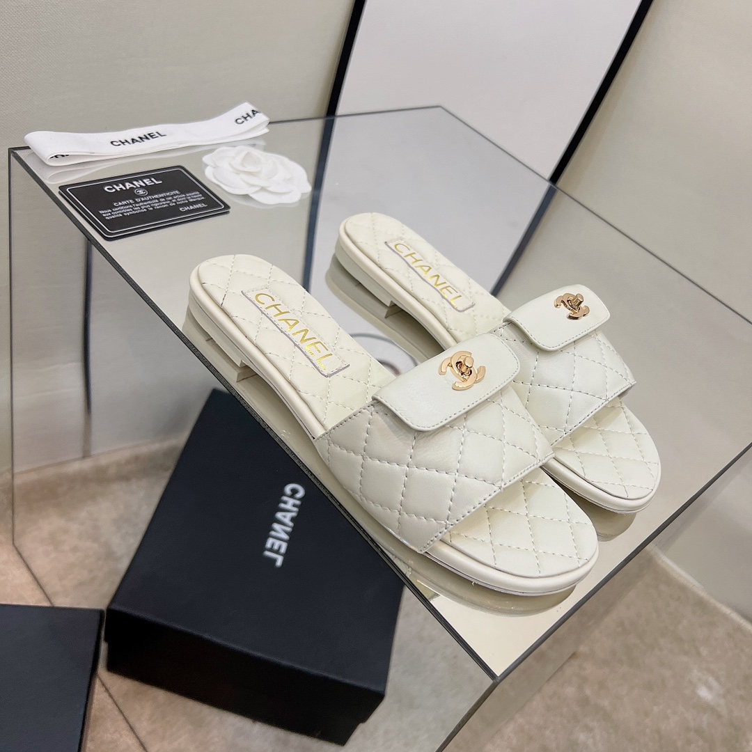 [TOP] CHANEL Sheepskin Lozenge Slippers - 4 Color