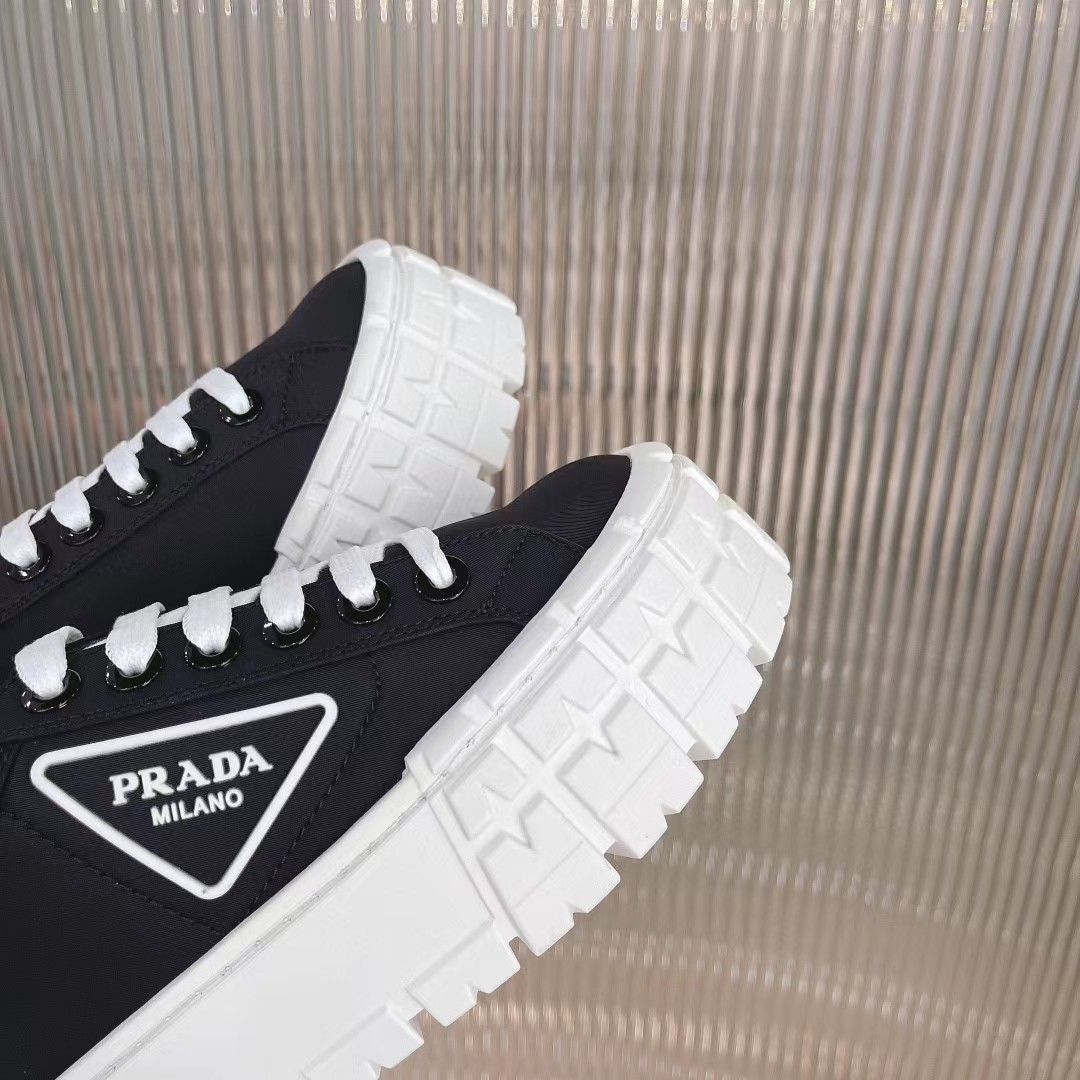 [TOP] PRADA Triangle Logo Sneaker - Black