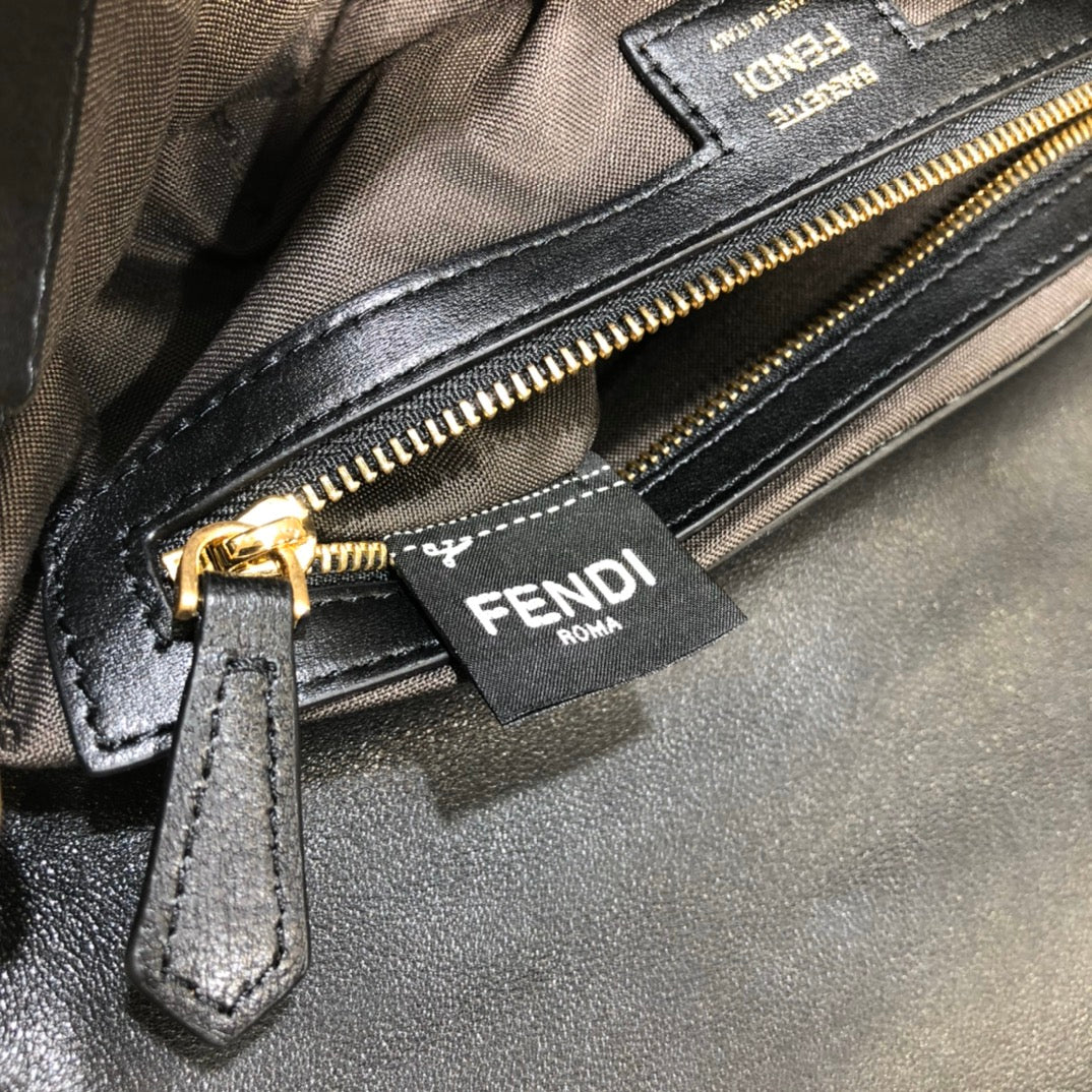 [TOP] FENDI FENDI Baguette Embossed Leather - Black