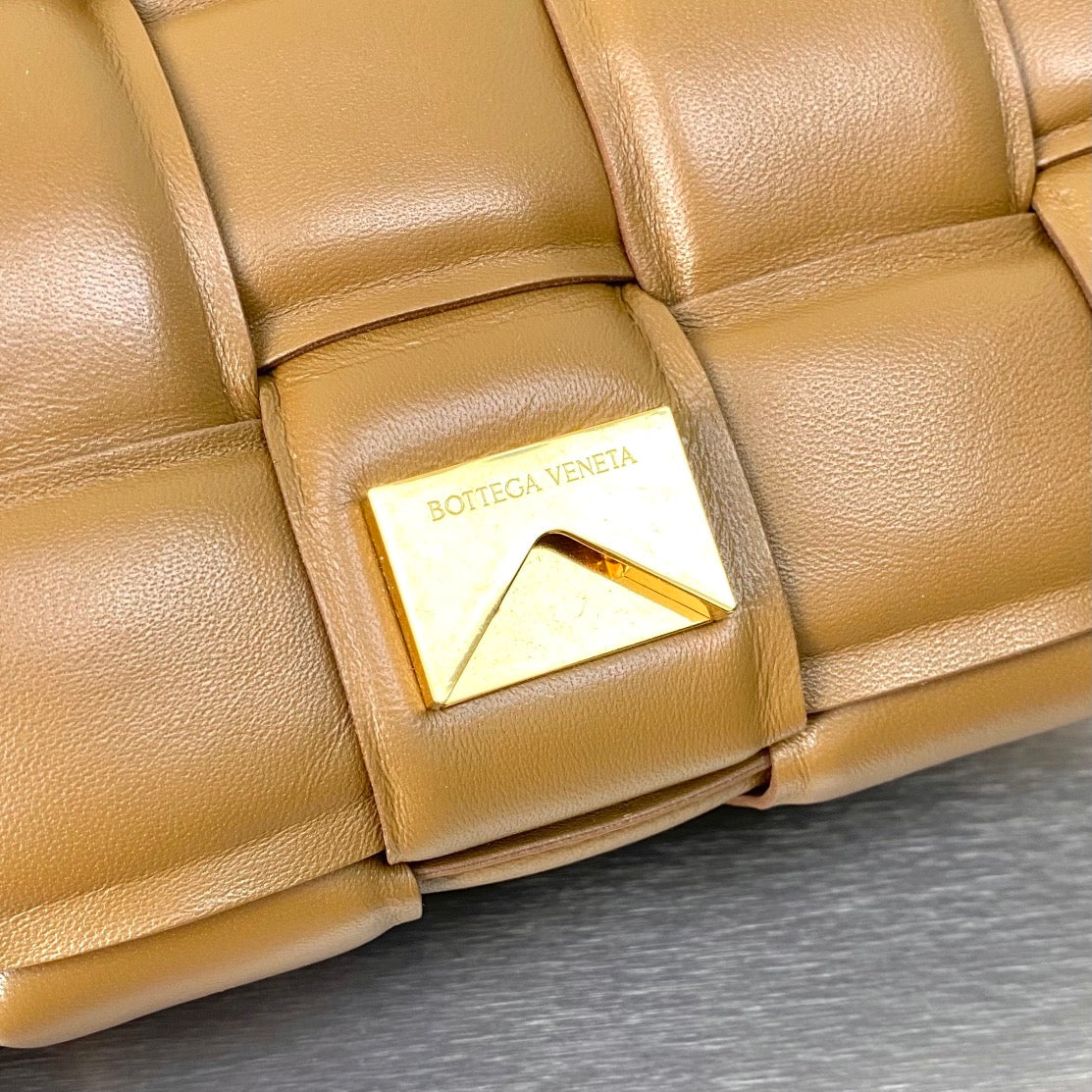 [TOP] Bottega Veneta BV  Paddle Cassette Bag - Caramel