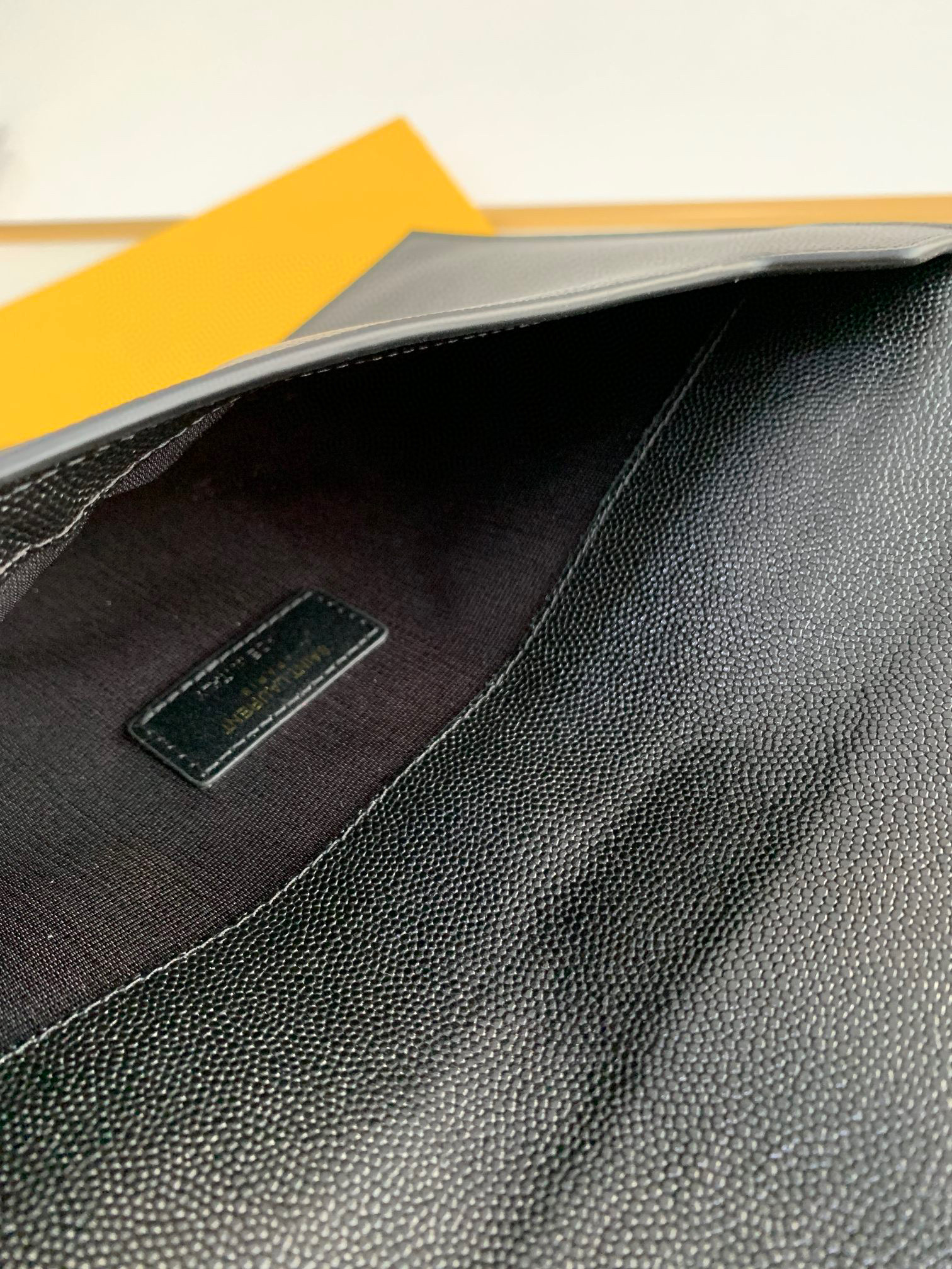 [TOP] Yves Saint Laurent YSL UPTOWN Pouch In Grain Leather- Black