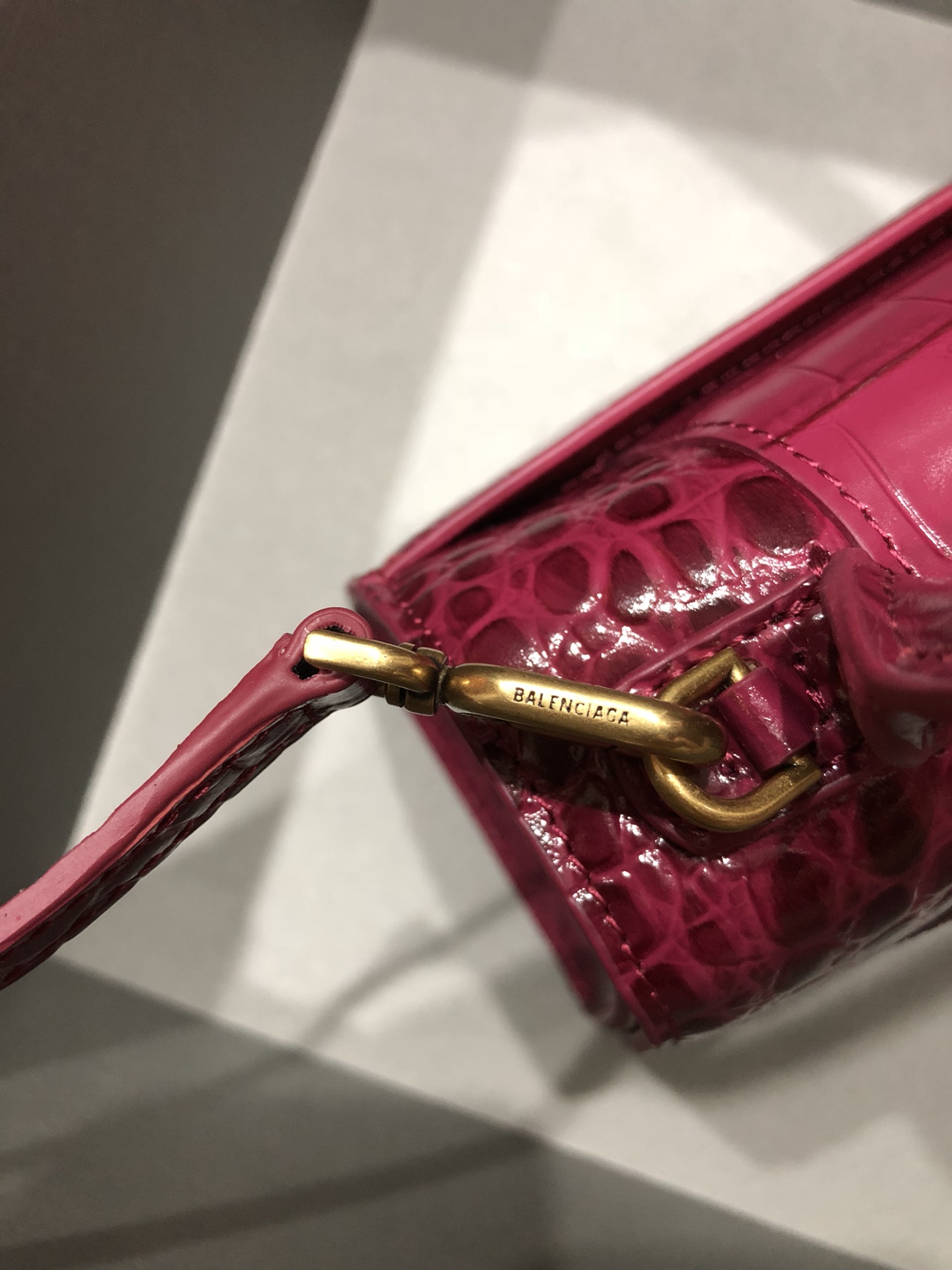 [TOP] BALENCIAGA Crocodile-Print Hourglass Bag 19/23cm - Red