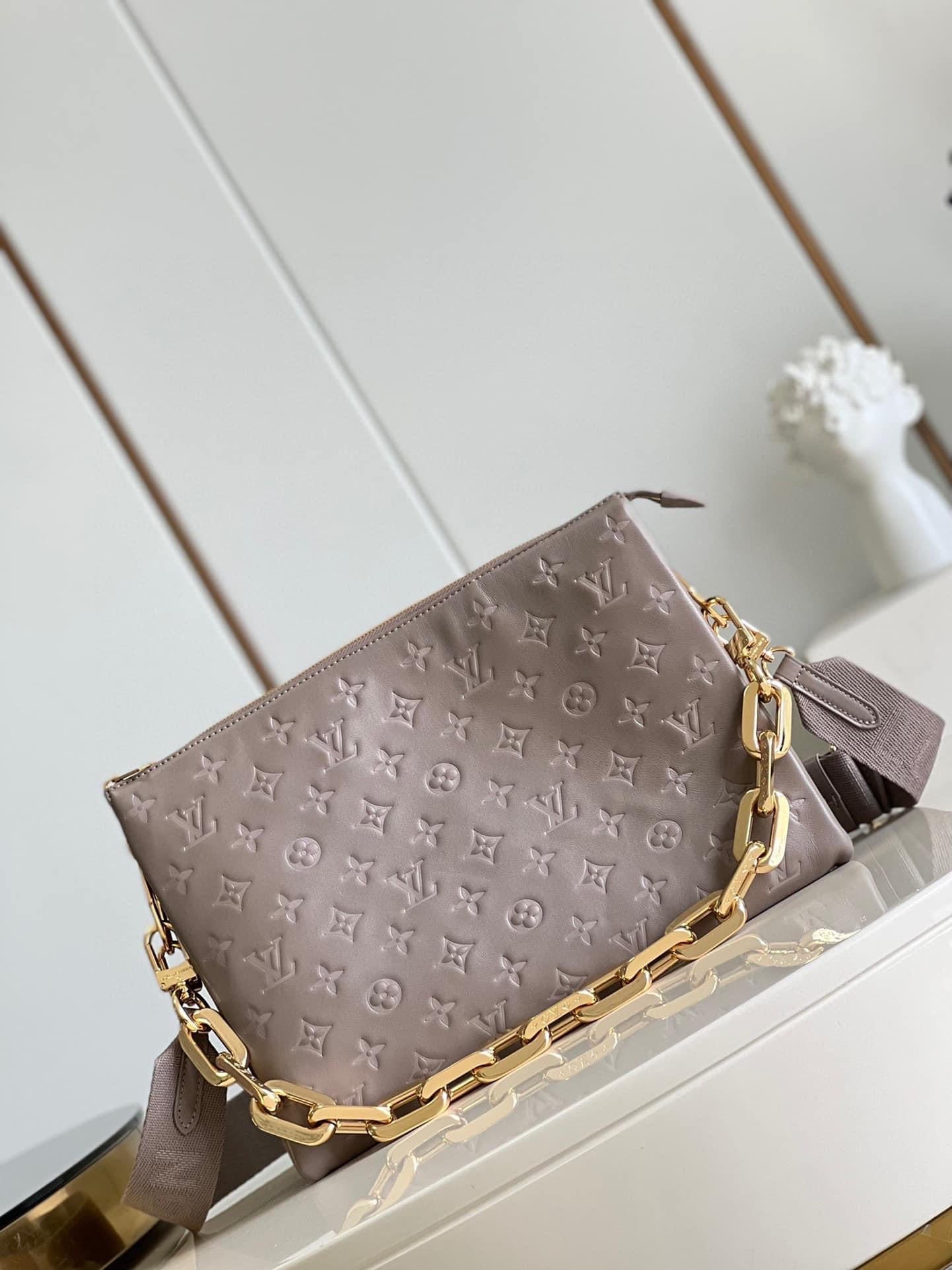 [TOP] Louis Vuitton LV Coussin MM 26x20x12cm- Grey Lamb