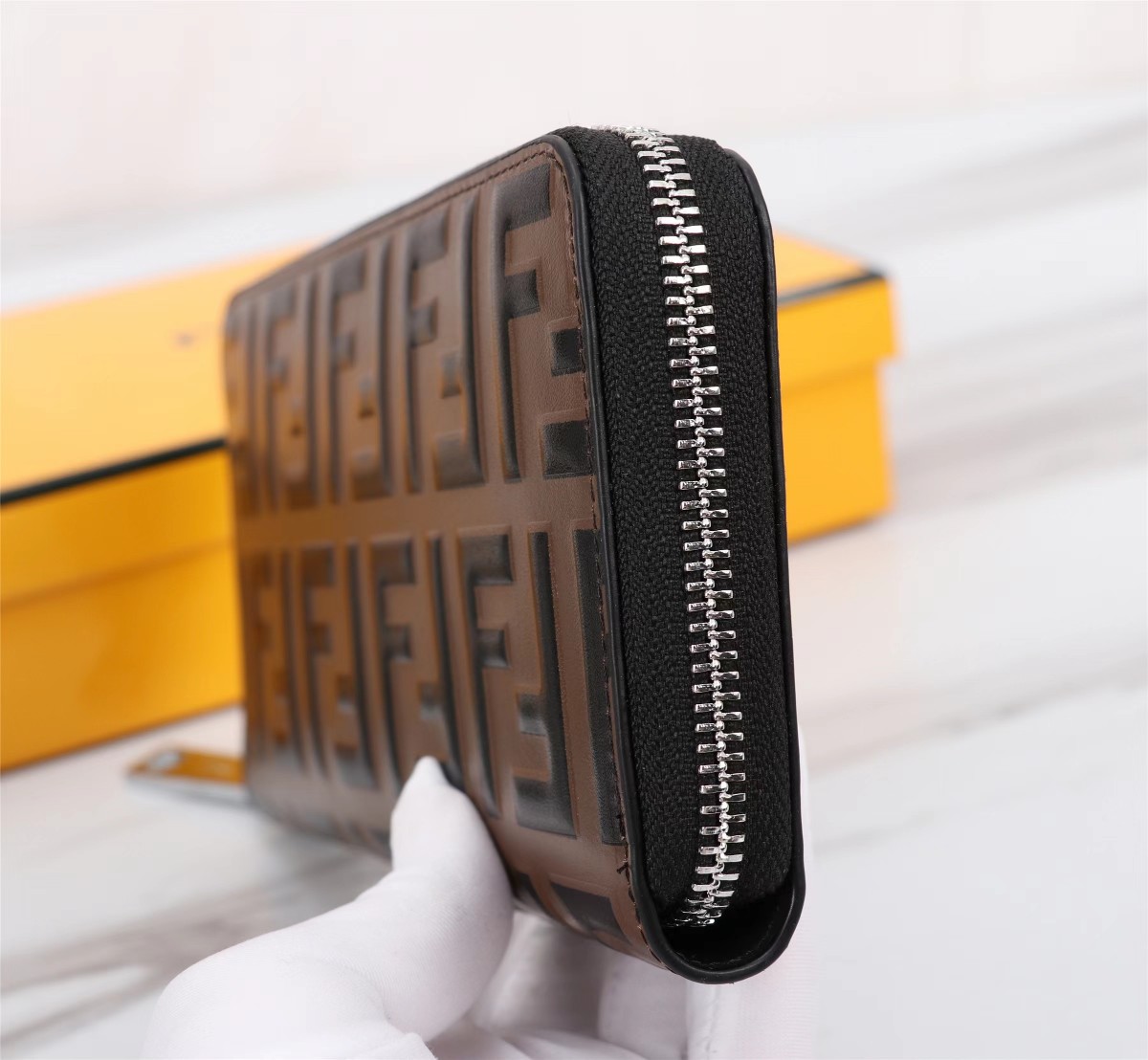 [TOP] FENDI Leather Wallet