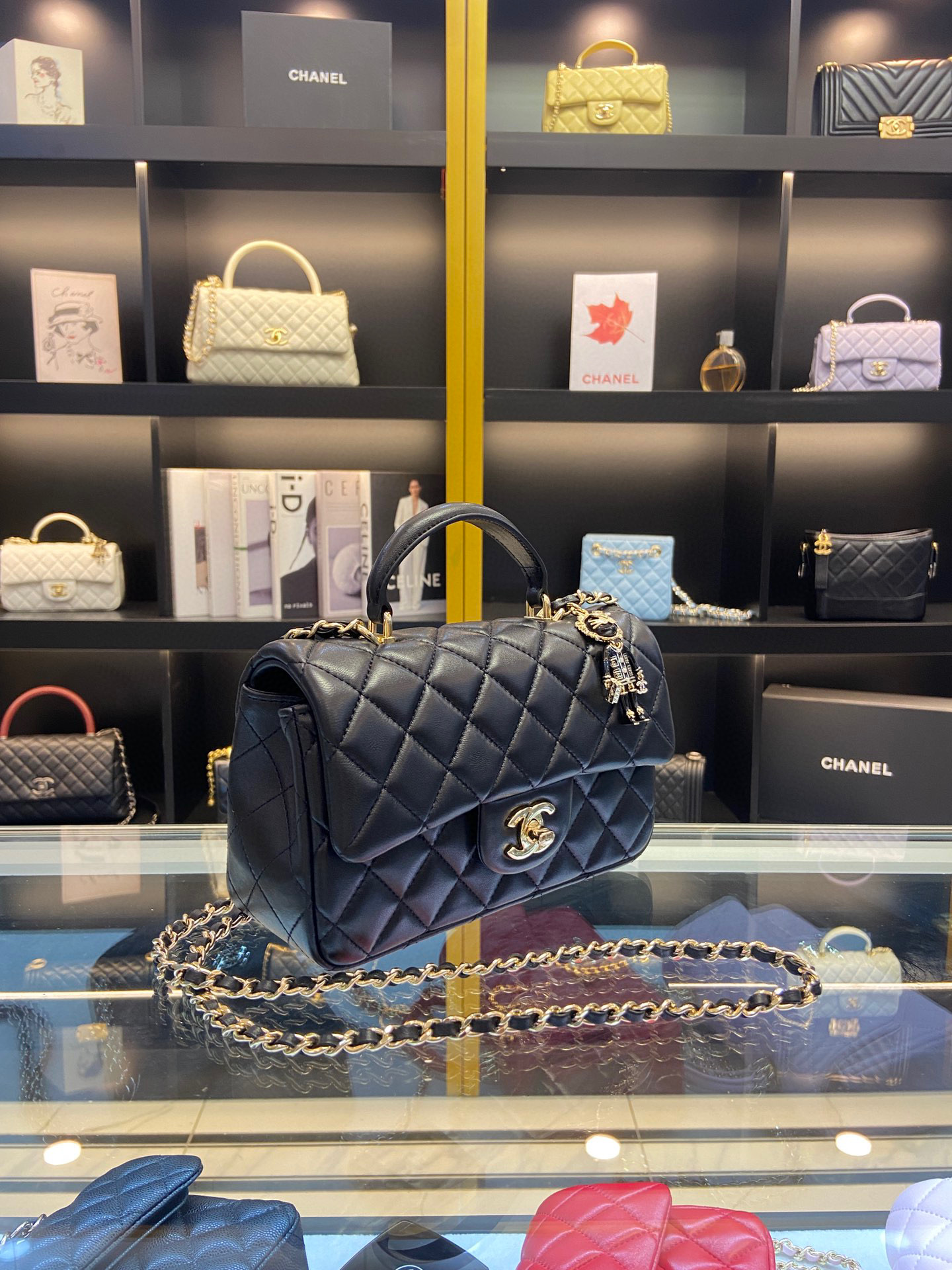 [TOP] CHANEL Classic Flab Bag Lambskin Mini 20cm With Handle - Black & GHW