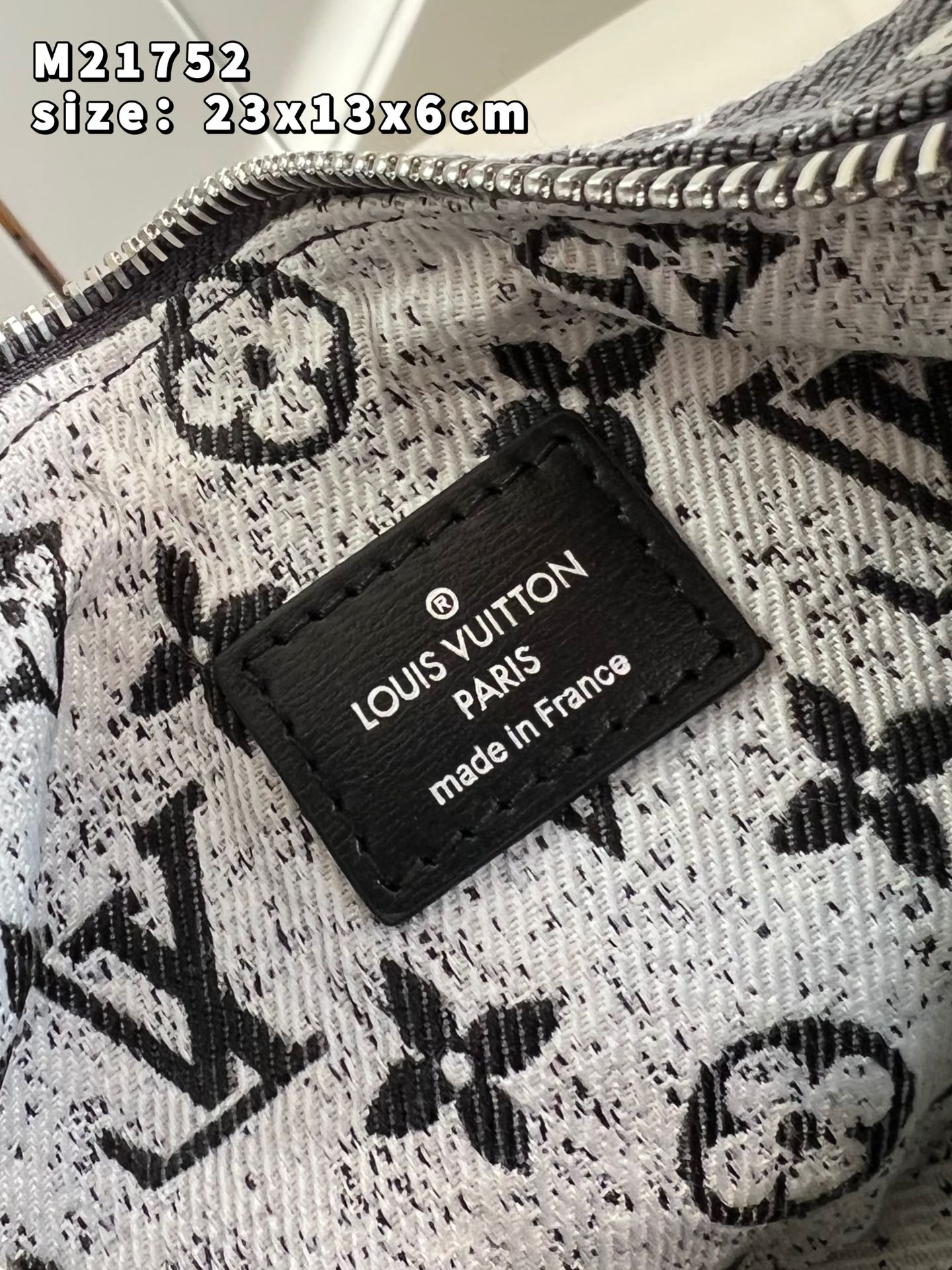 [TOP] Louis Vuitton LV  Loop Monogram Bag 23 x 13 x 6cm- Black