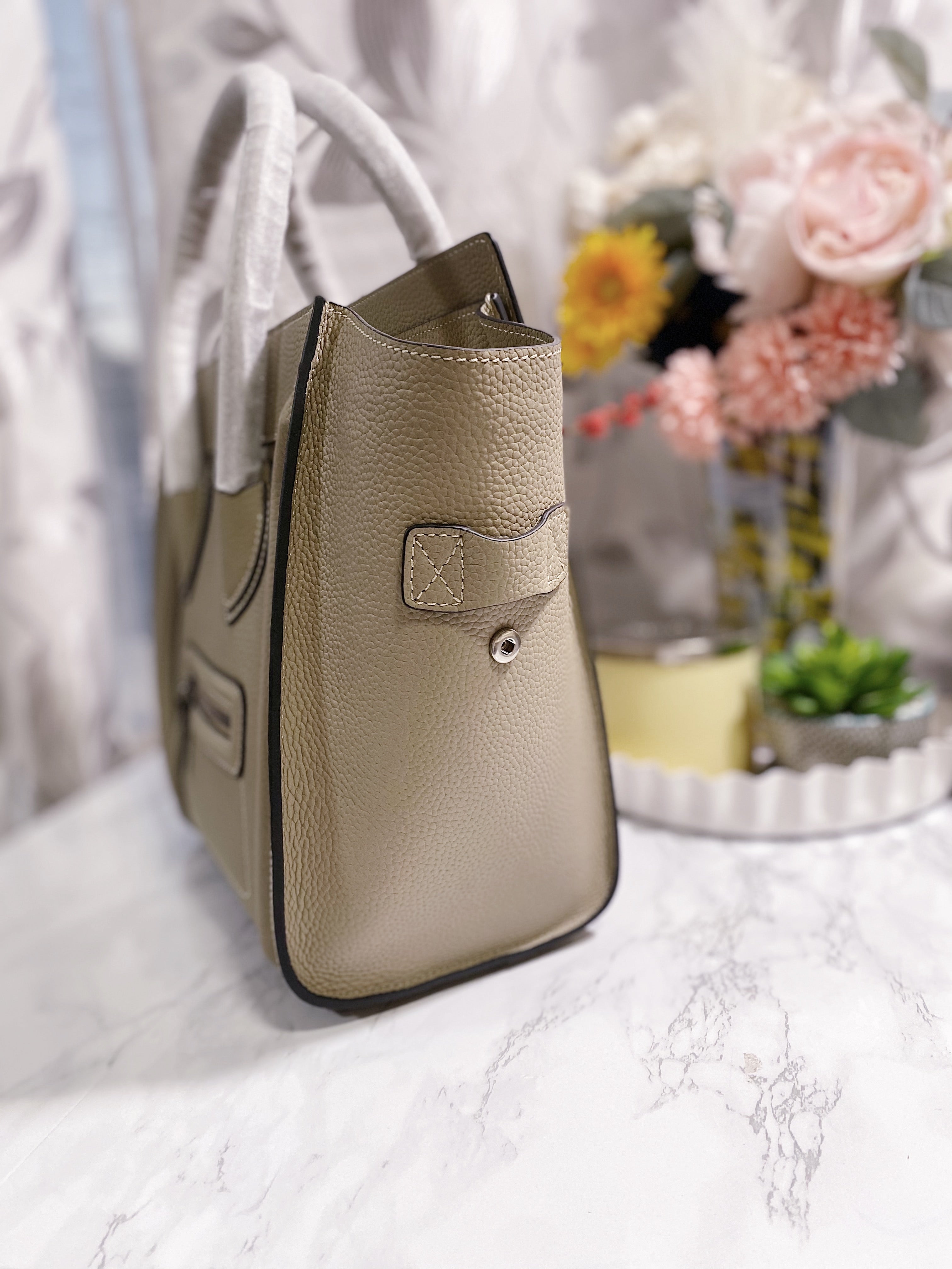 [TOP] CELINE Micro Luggage Hanbag 26x26x14cm   - Tan