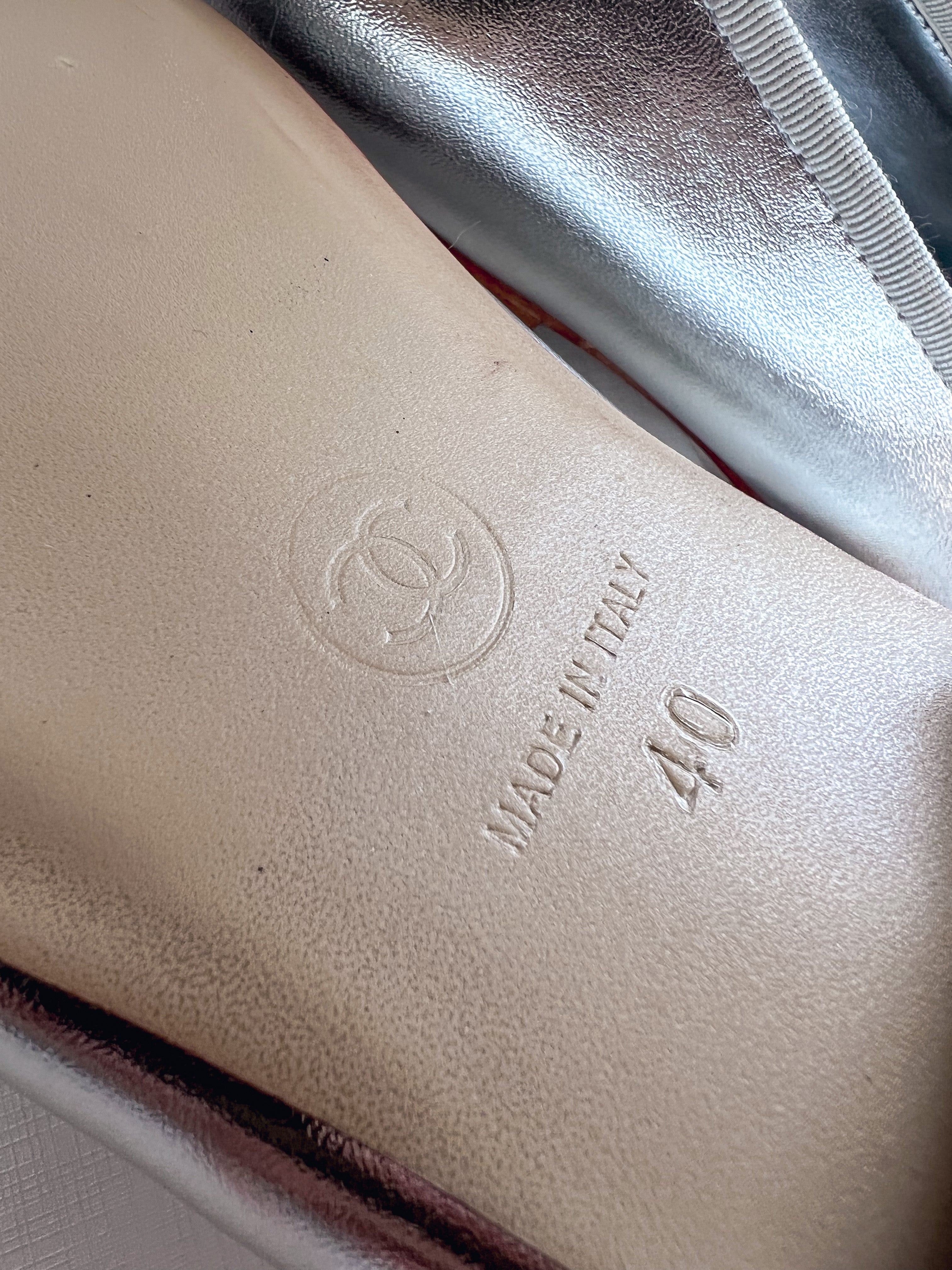 [TOP] CHANEL Flat Ballerina Cap Toes Bow - Metallic Silver