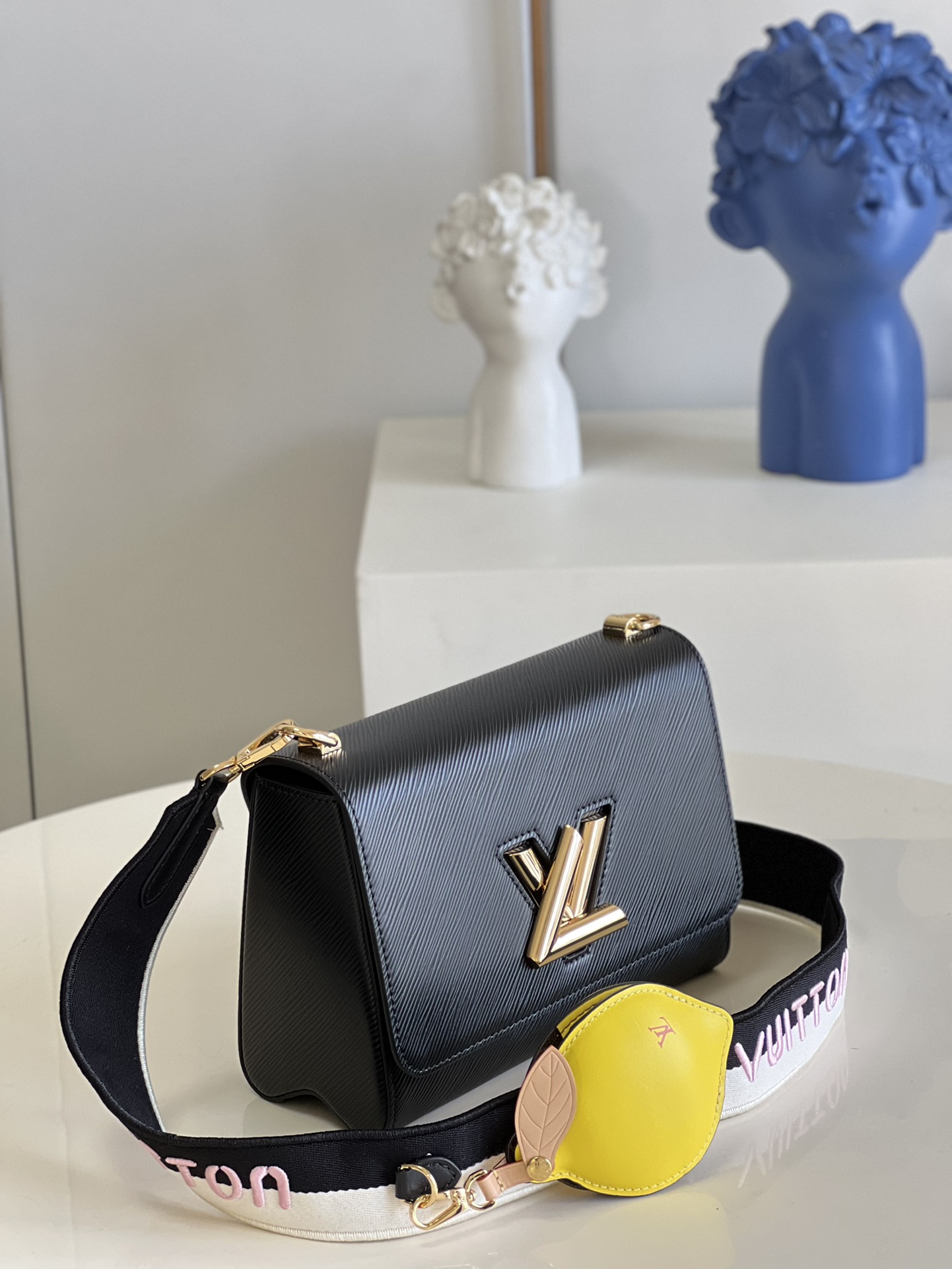[TOP] Louis Vuitton LV Epi Twist Bag  23 x 17 x 9.5 cm- BLACK