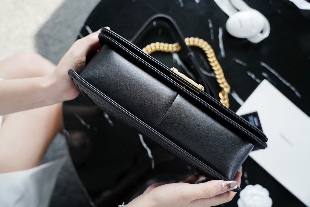 [TOP] CHANEL Le Boy Bag Quilted Large 30cm - Black