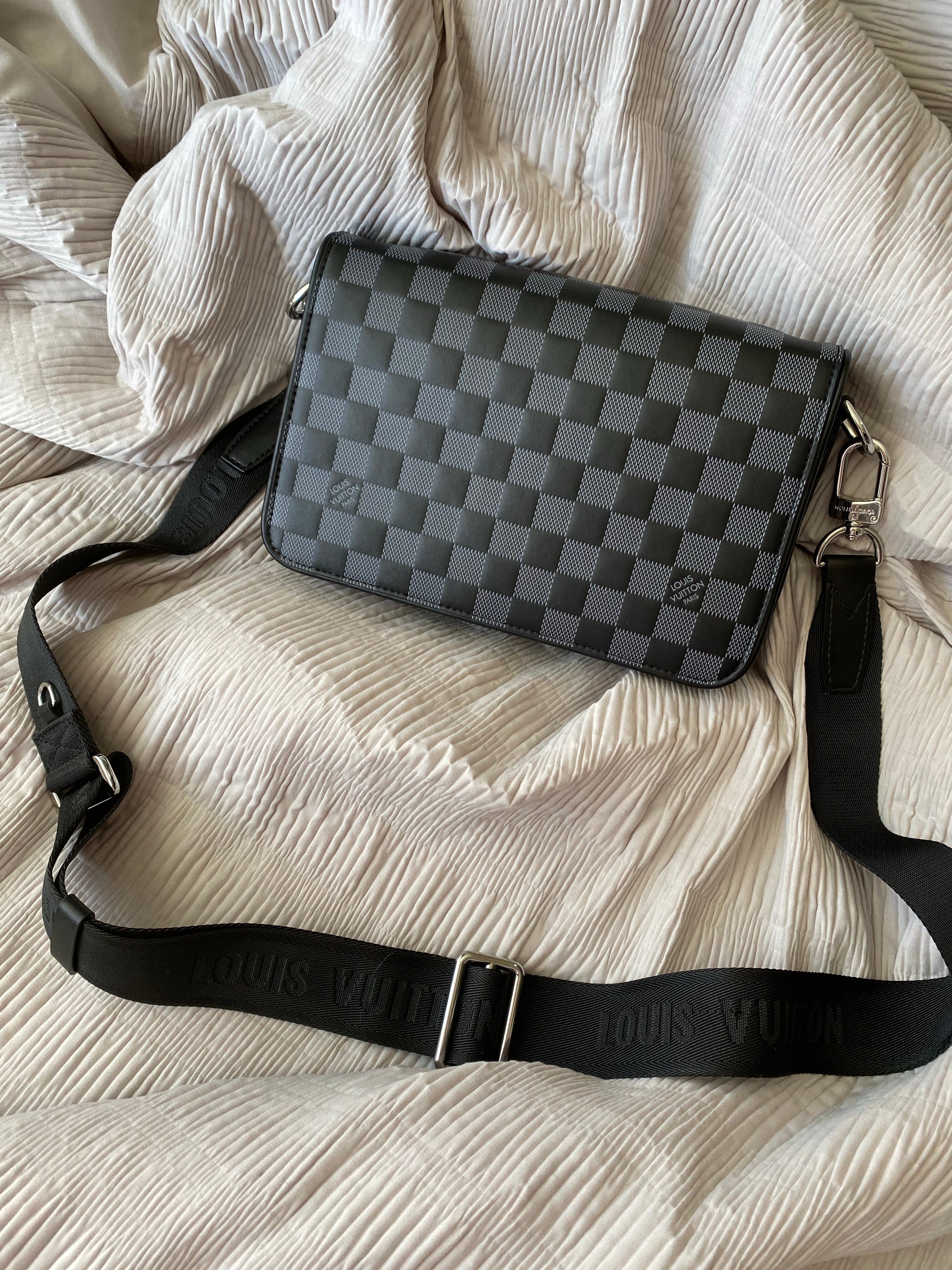 [TOP] Louis Vuitton LV  Messenger Bag 24 x 14 x 5 cm- Black