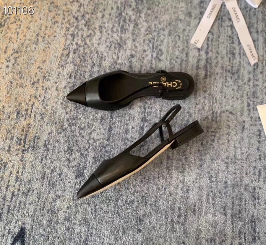 [TOP] CHANEL Two Tone Pointed Flats  - 2 Colours