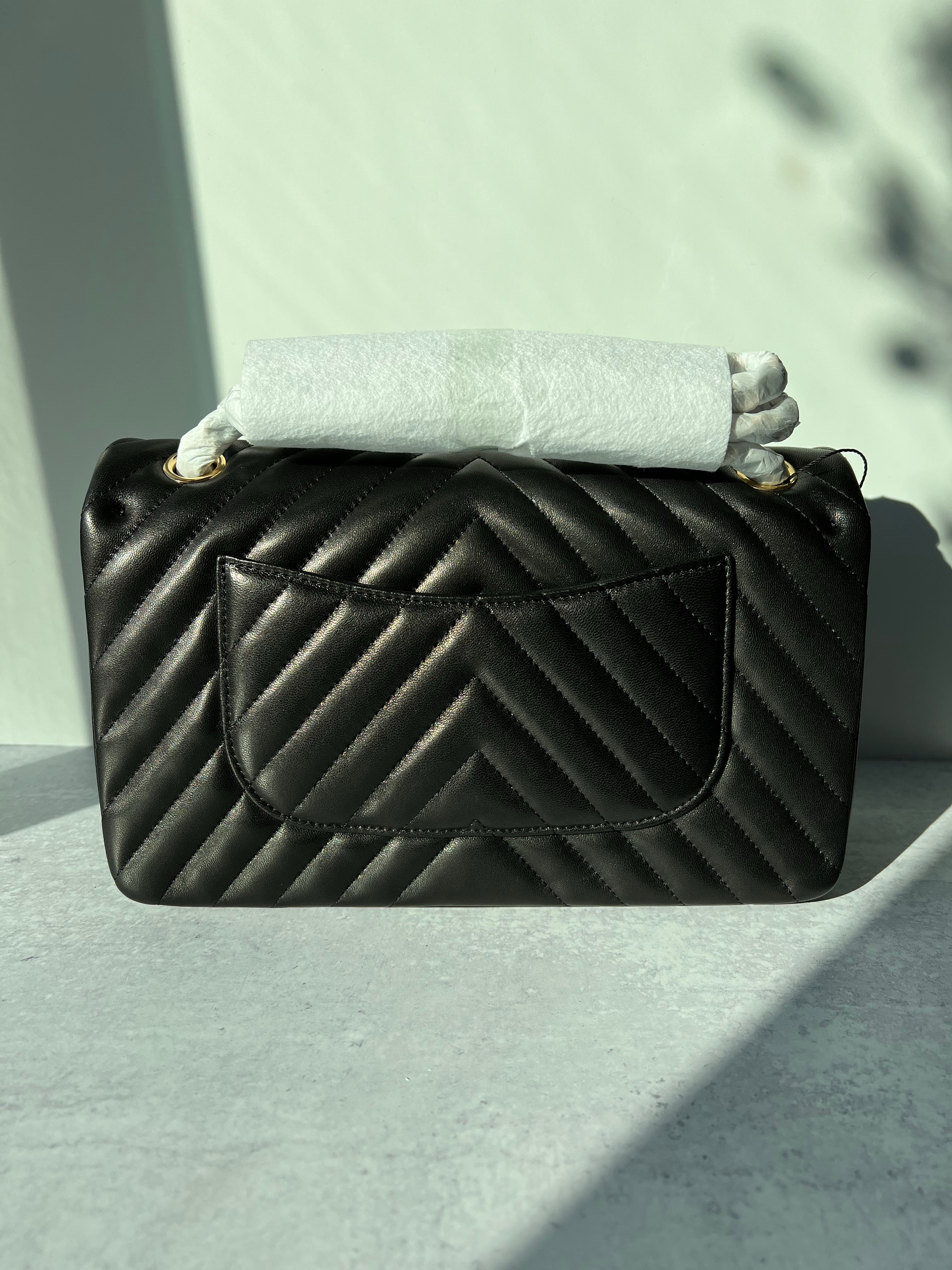 [TOP] CHANEL Classic Flap Bag Chevron Lambskin Medium 25.5cm – Black & GHW