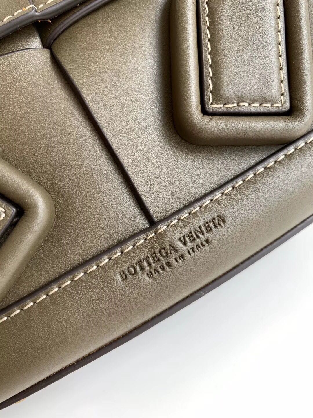 [TOP] Bottega Veneta BV Mini Arco 29 Leather Bag - Camping