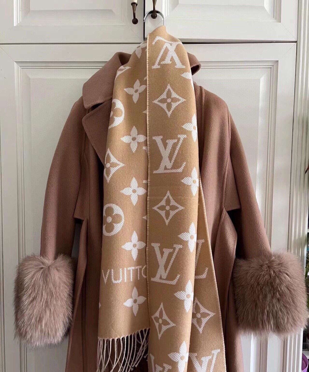 [TOP] Louis Vuitton LV Essential Scarf 186 x 34 cm - Four Colours