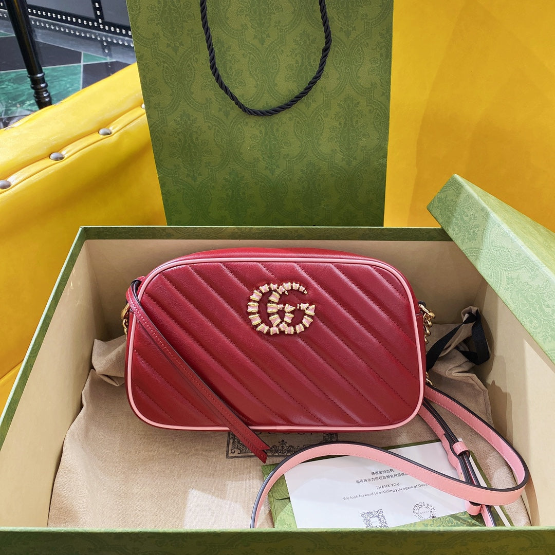 [TOP] GUCCI G*G Small Camera Marmont Sculpture Logo Bag - Cherry Red/Baby Pink