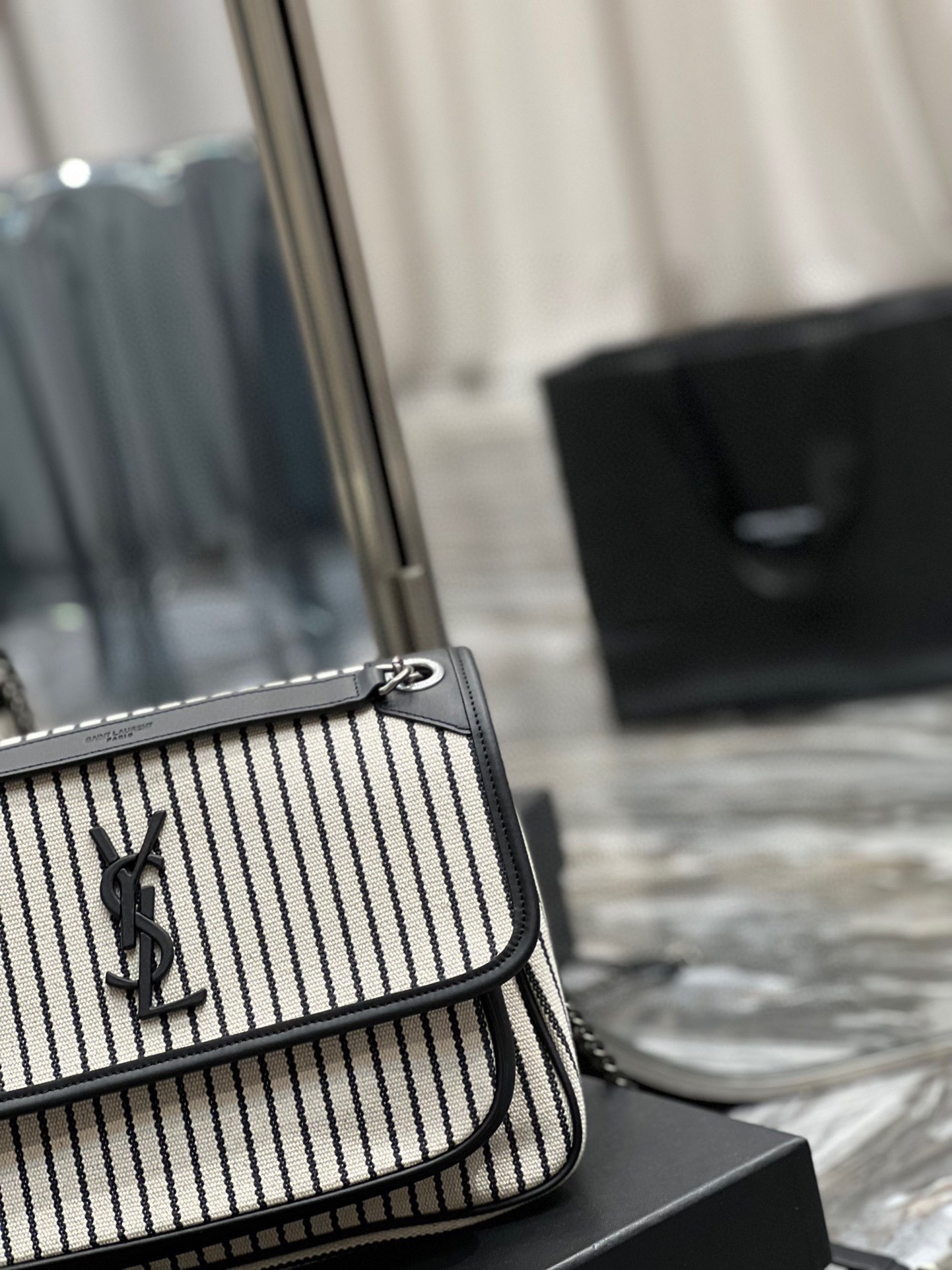 [TOP] Yves Saint Laurent YSL Niki Shoulder Bag - Black