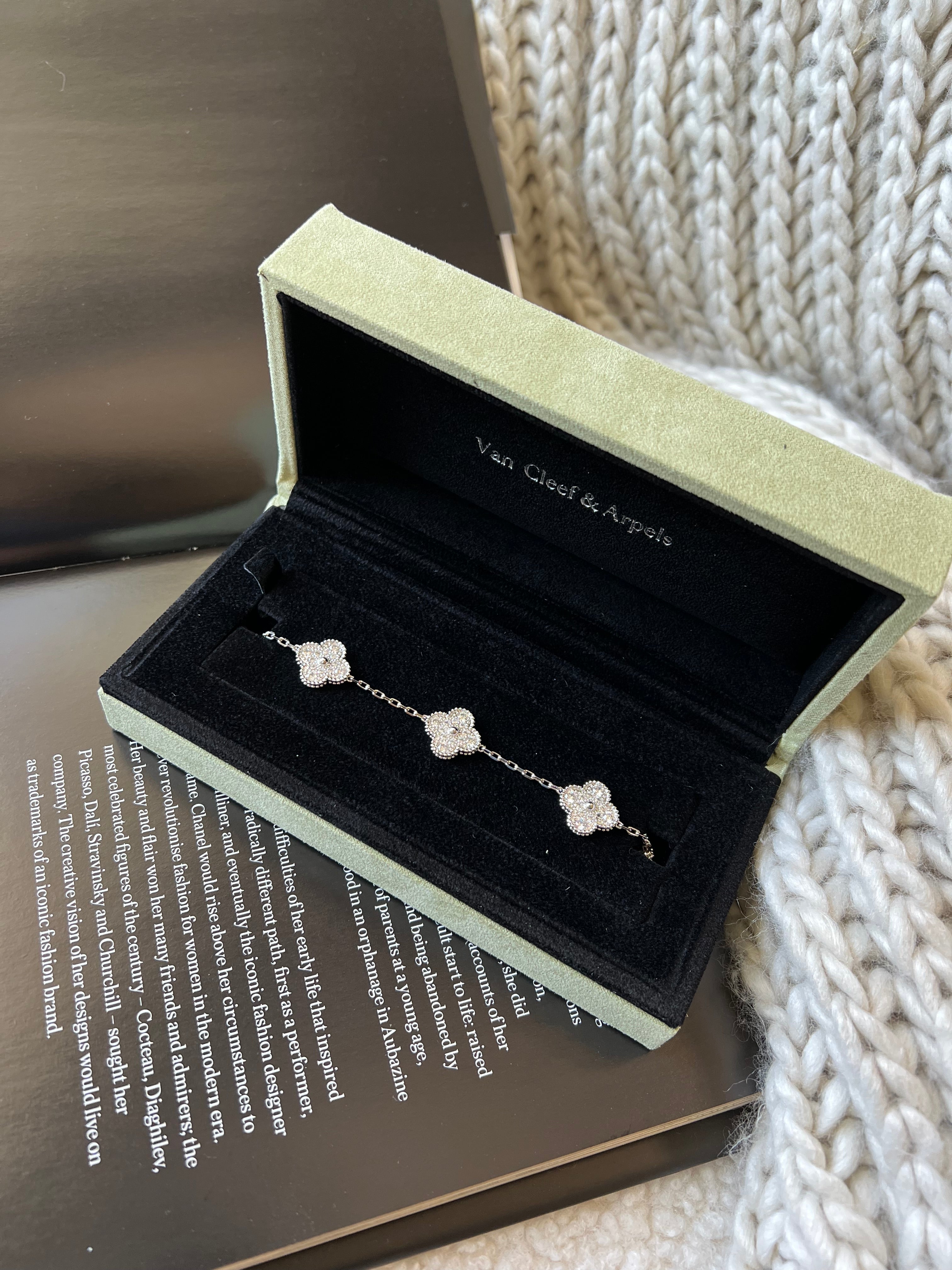 [TOP] Van Cleef & Arpels VCA Alhmabra 5 Motifs Stones Bracelet - Silver