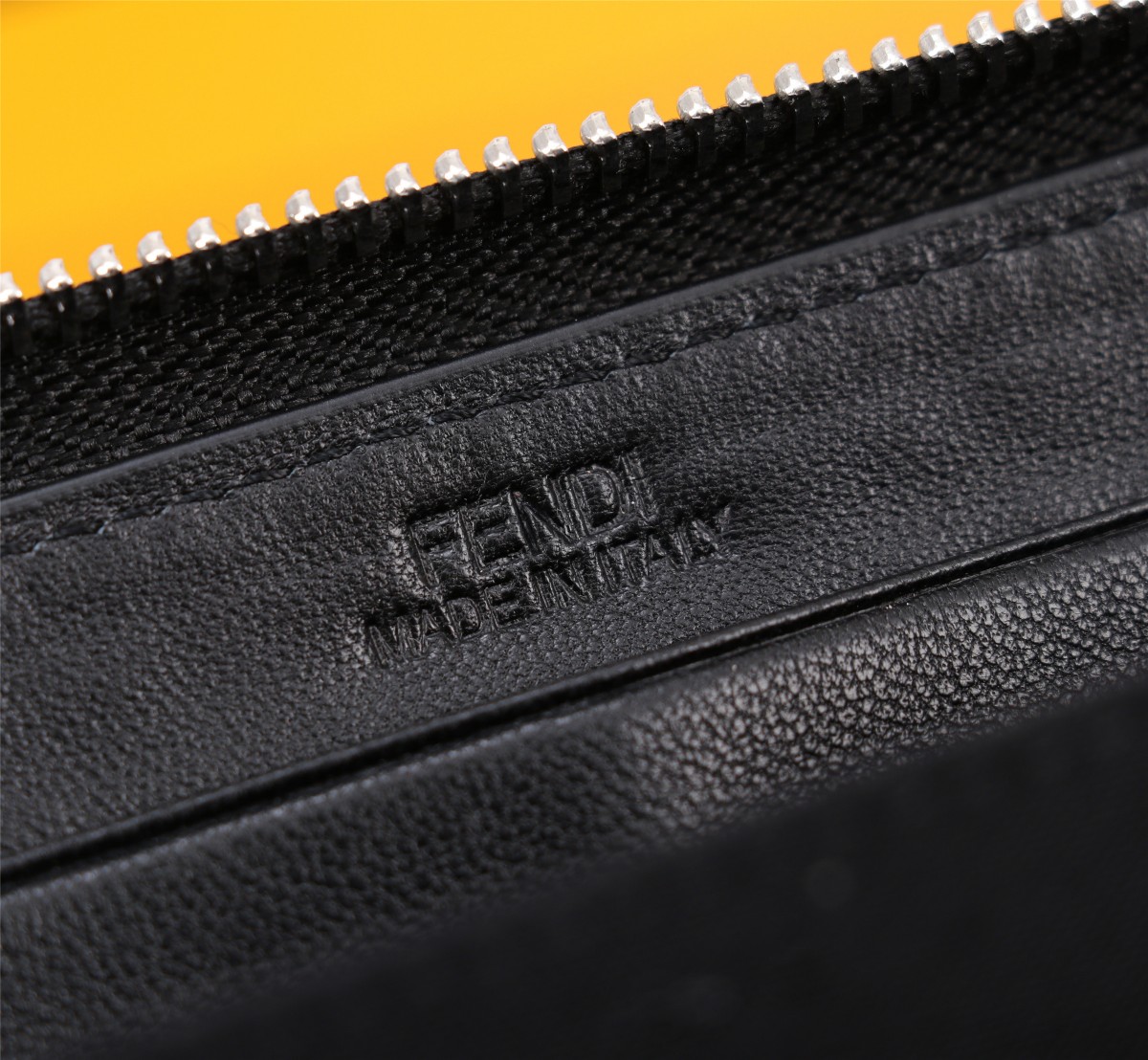 [TOP] FENDI Leather Wallet