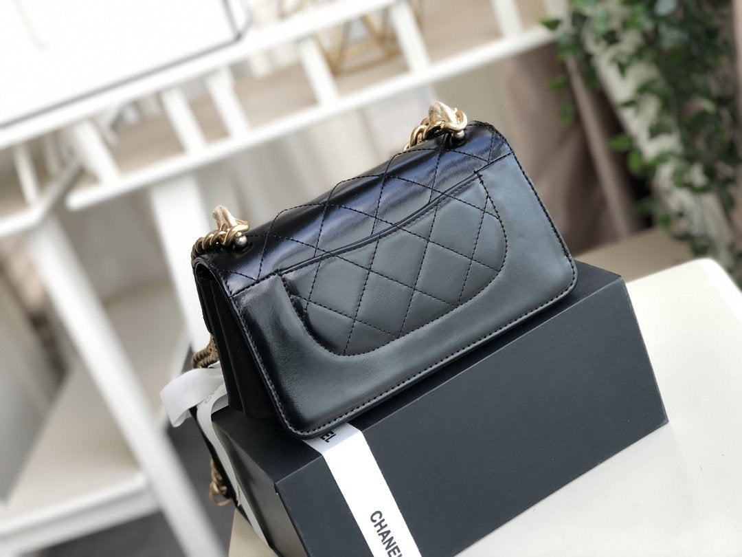 [TOP] CHANEL Classic Flab Bag Straight Lined Aged Lambskin Mini 20cm - Black & GHW