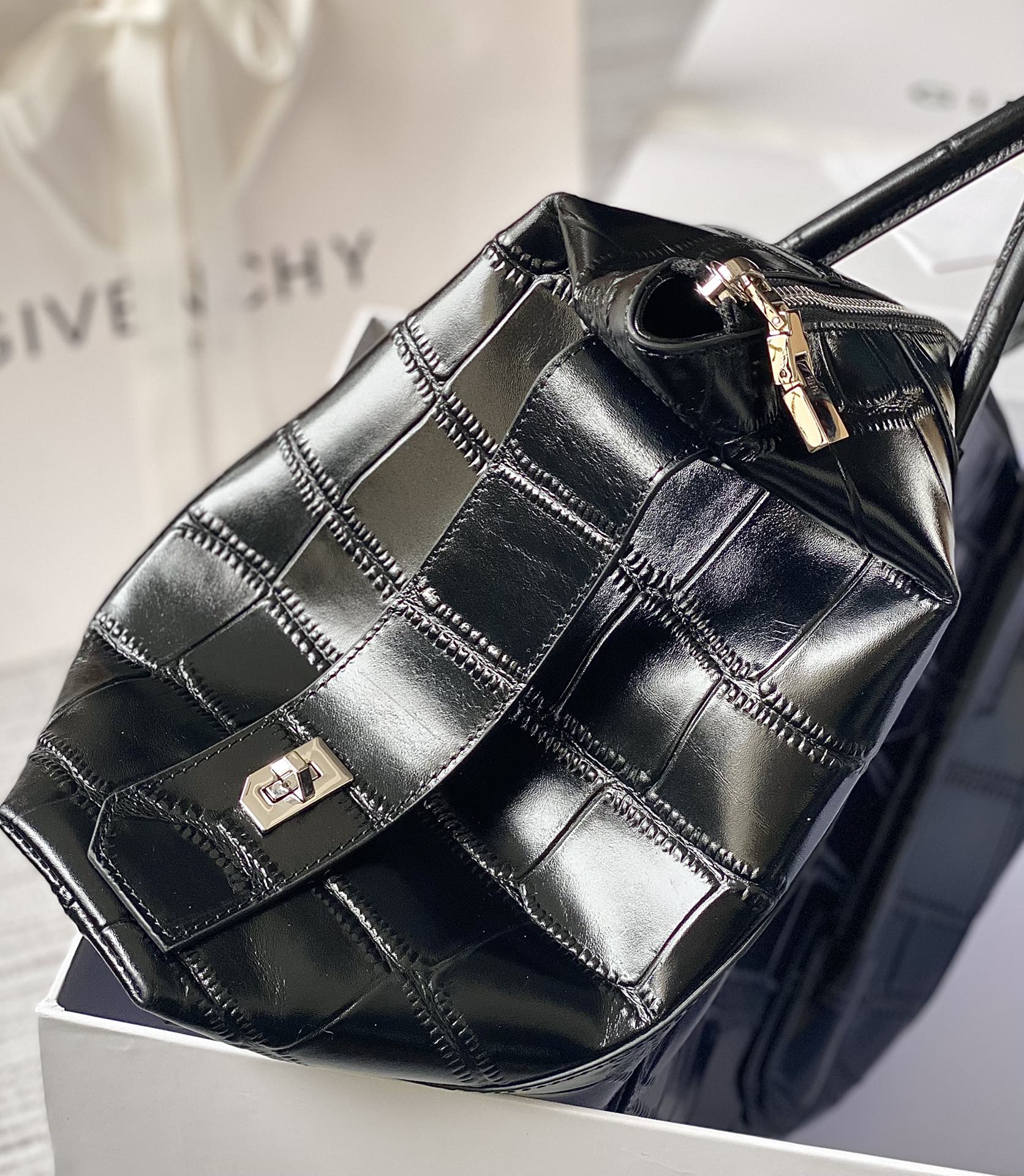 [TOP] GIVENCHY Antigona Lock Leather Handbag 44*34*7 - Black