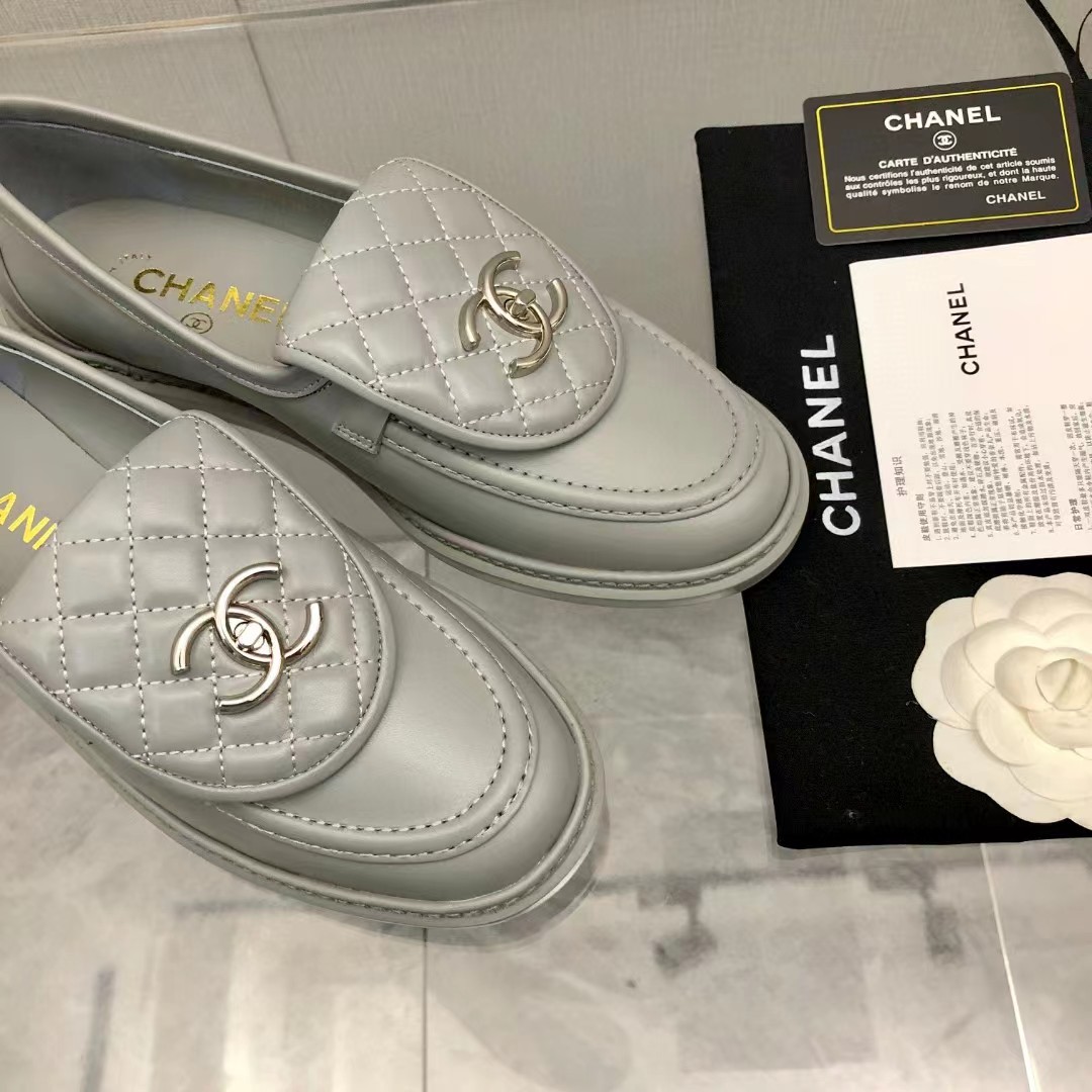[TOP] CHANEL  Tab Loafers - Gray
