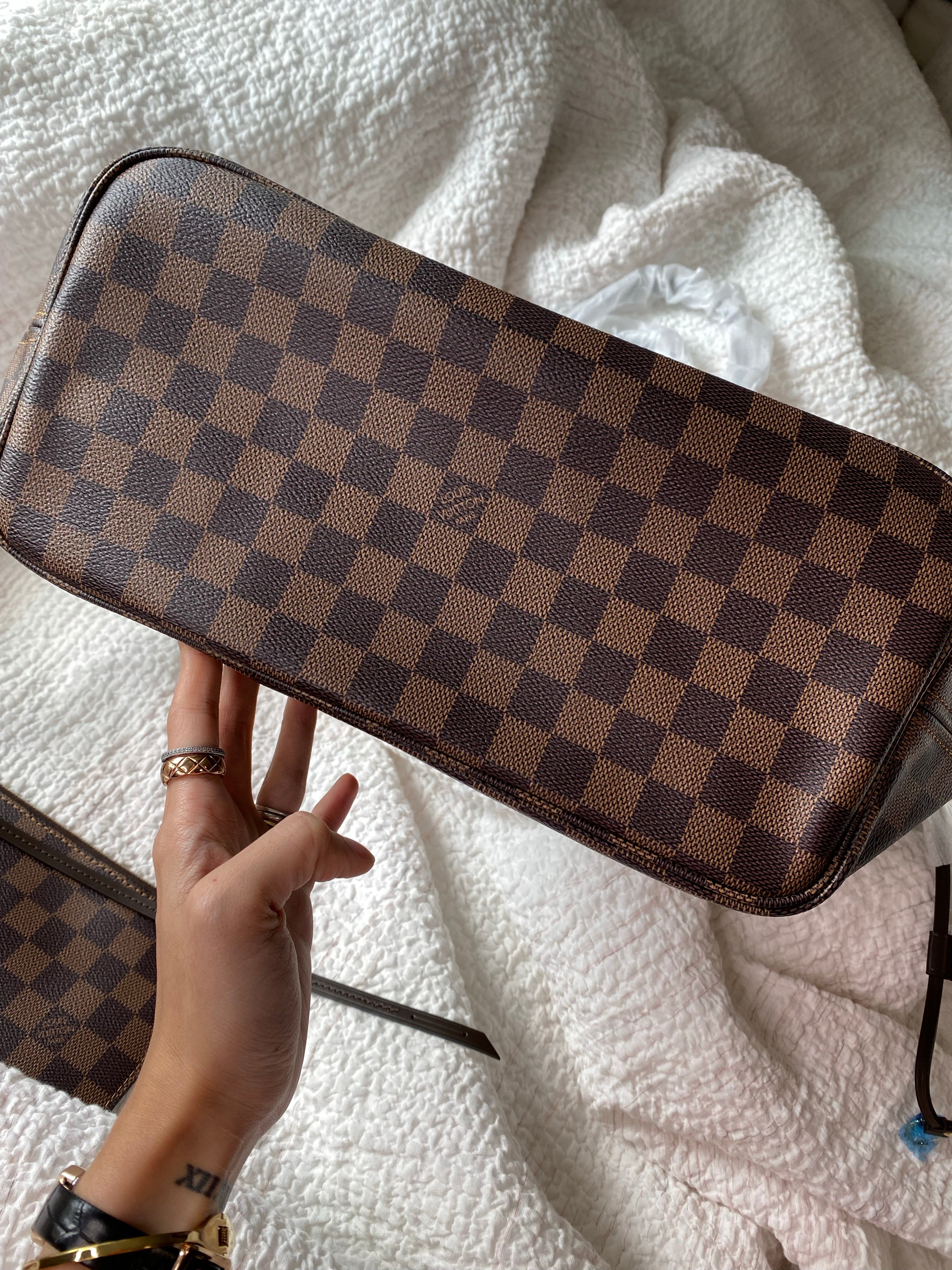 [TOP] Louis Vuitton LV £V Neverful MM Damier Ebene - Red Interior