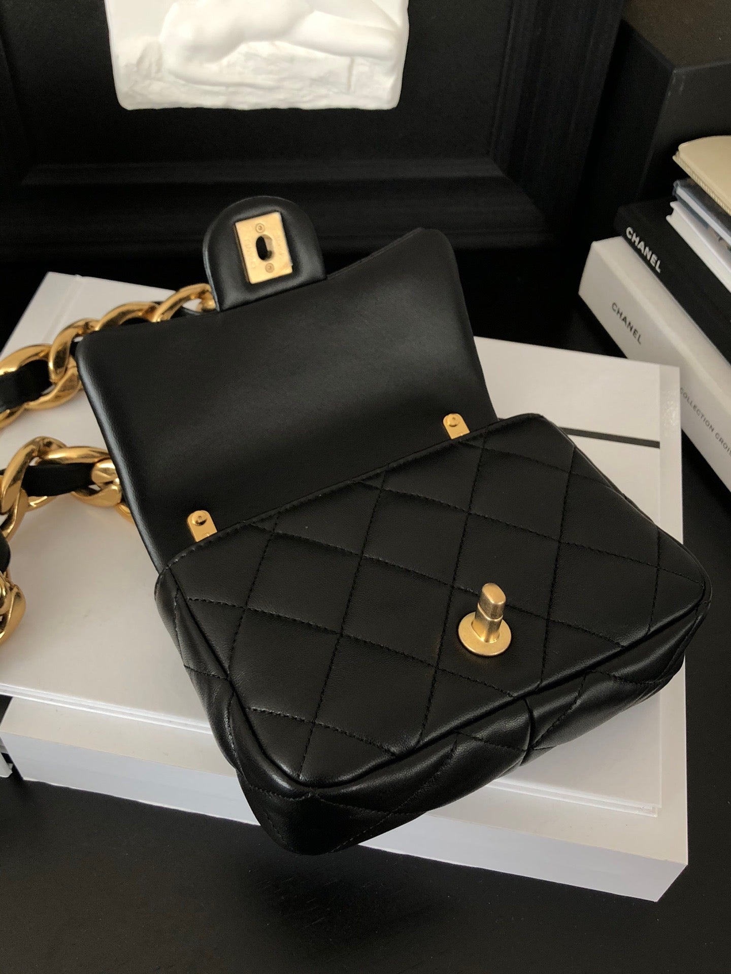 [TOP] CHANEL Classic Flap Leather Big Chain Mini 20cm - Black