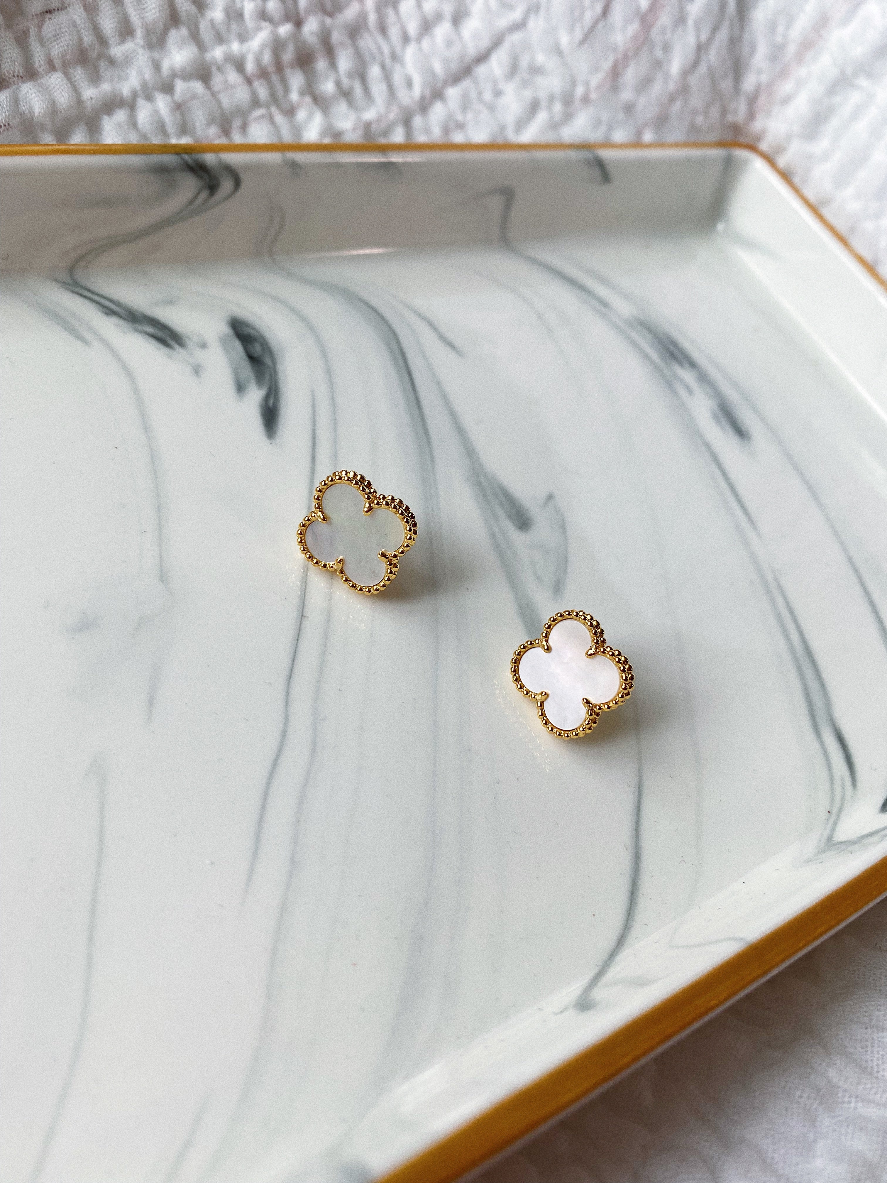 [TOP] Van Cleef & Arpels VCA Mother of Pearl Stud Earrings - White and Gold
