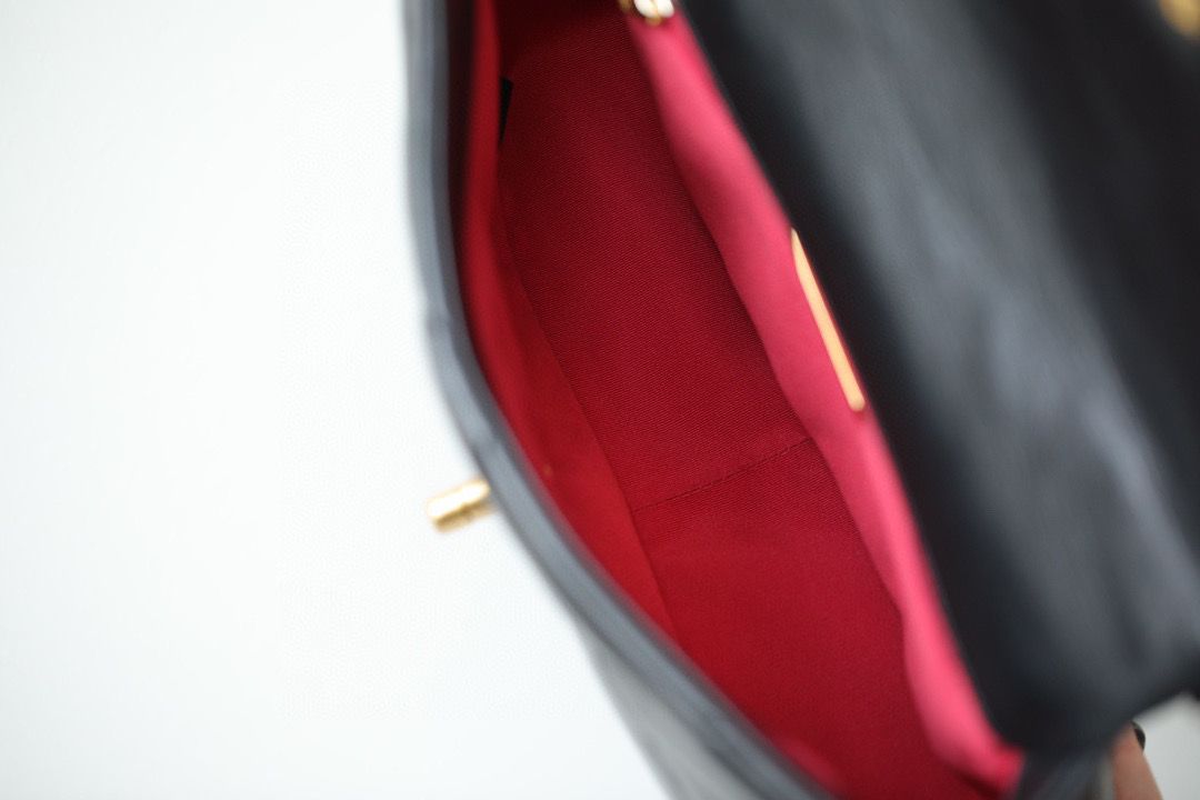 [TOP] CHANEL 19 Bag in Goat Skin Small 26cm- Black w GHW