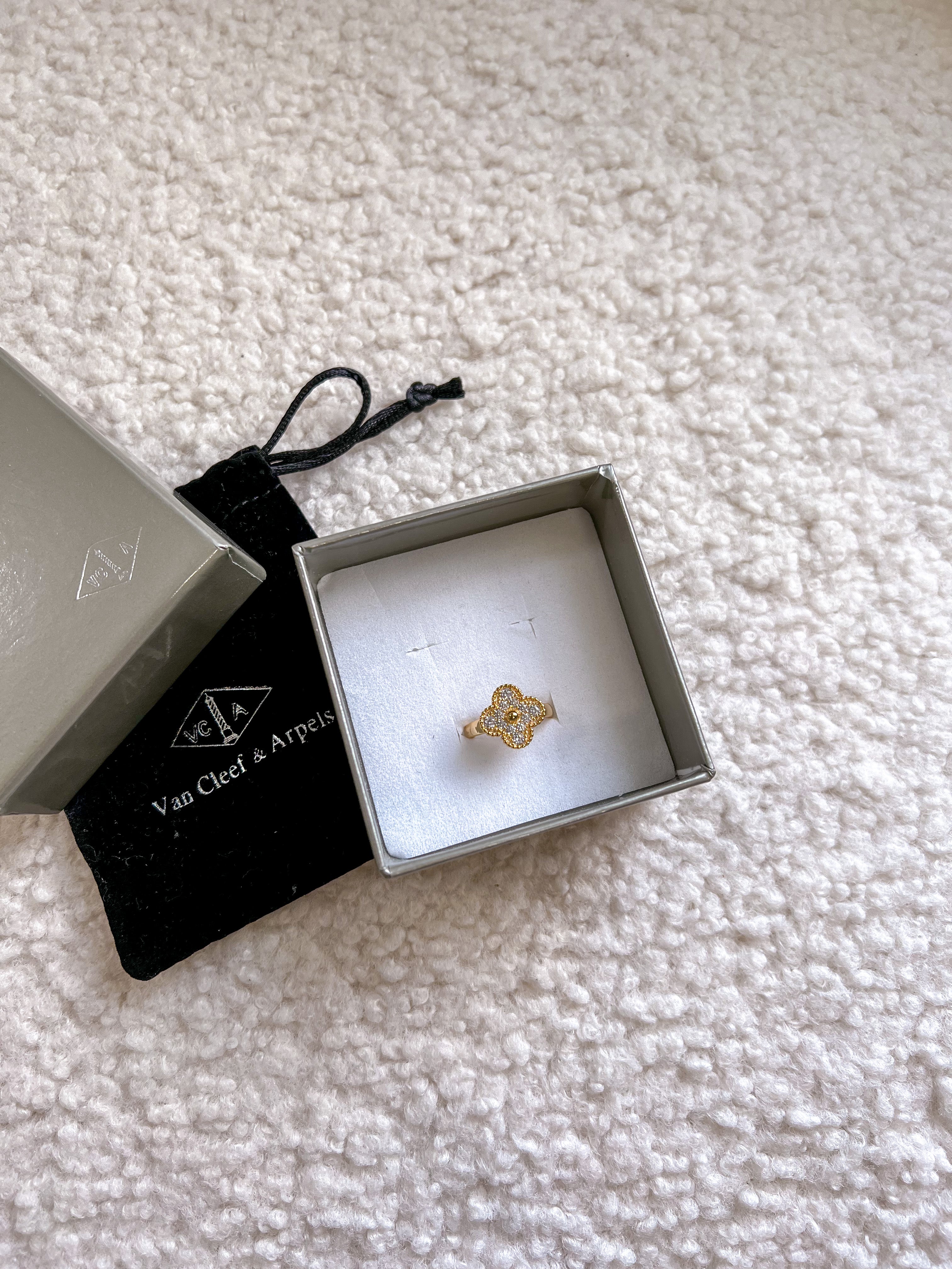 [TOP] Van Cleef & Arpels VCA Single Motif Ring w Stones - Gold