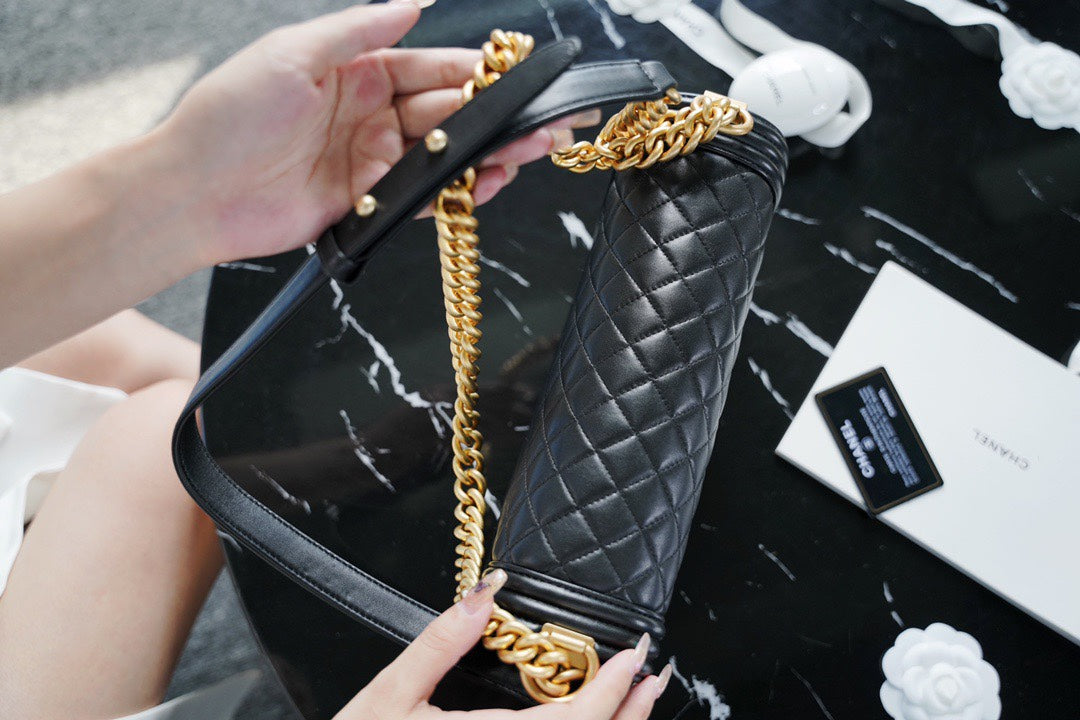 [TOP] CHANEL Le Boy Bag Quilted Large 30cm - Black