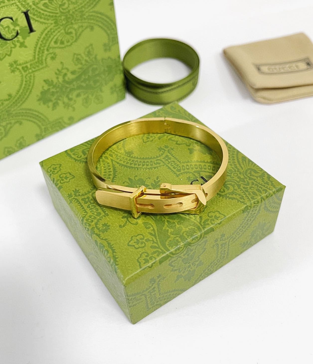 [TOP] GUCCI Buckle Bracelet - Gold