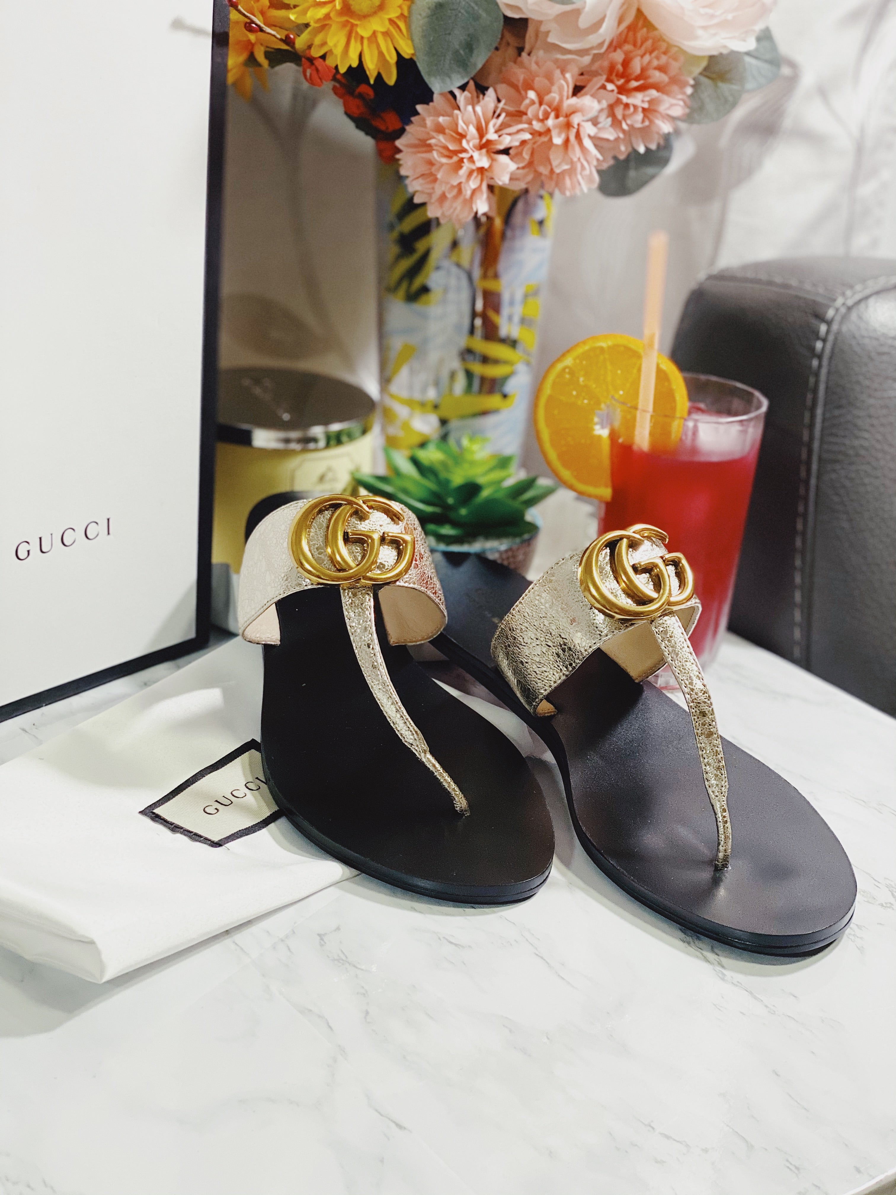 [TOP] GUCCI Thong Sandals - Gold