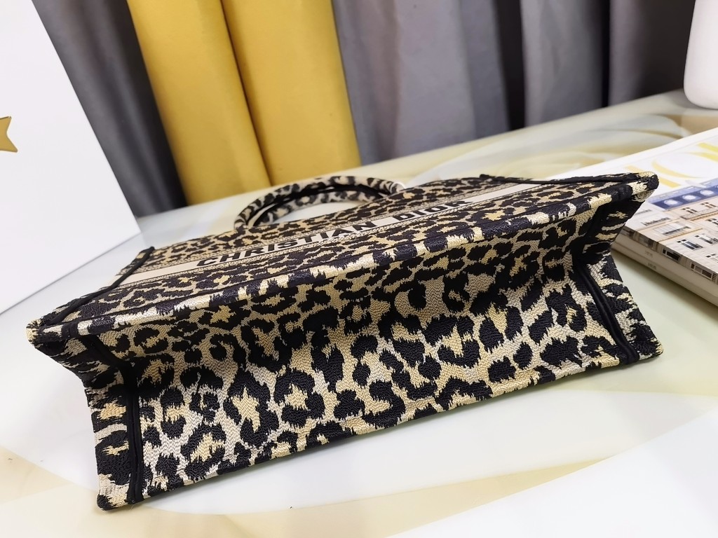 [TOP] Christian Dior Book Tote Bag - Medium  36.5CM- Leopard