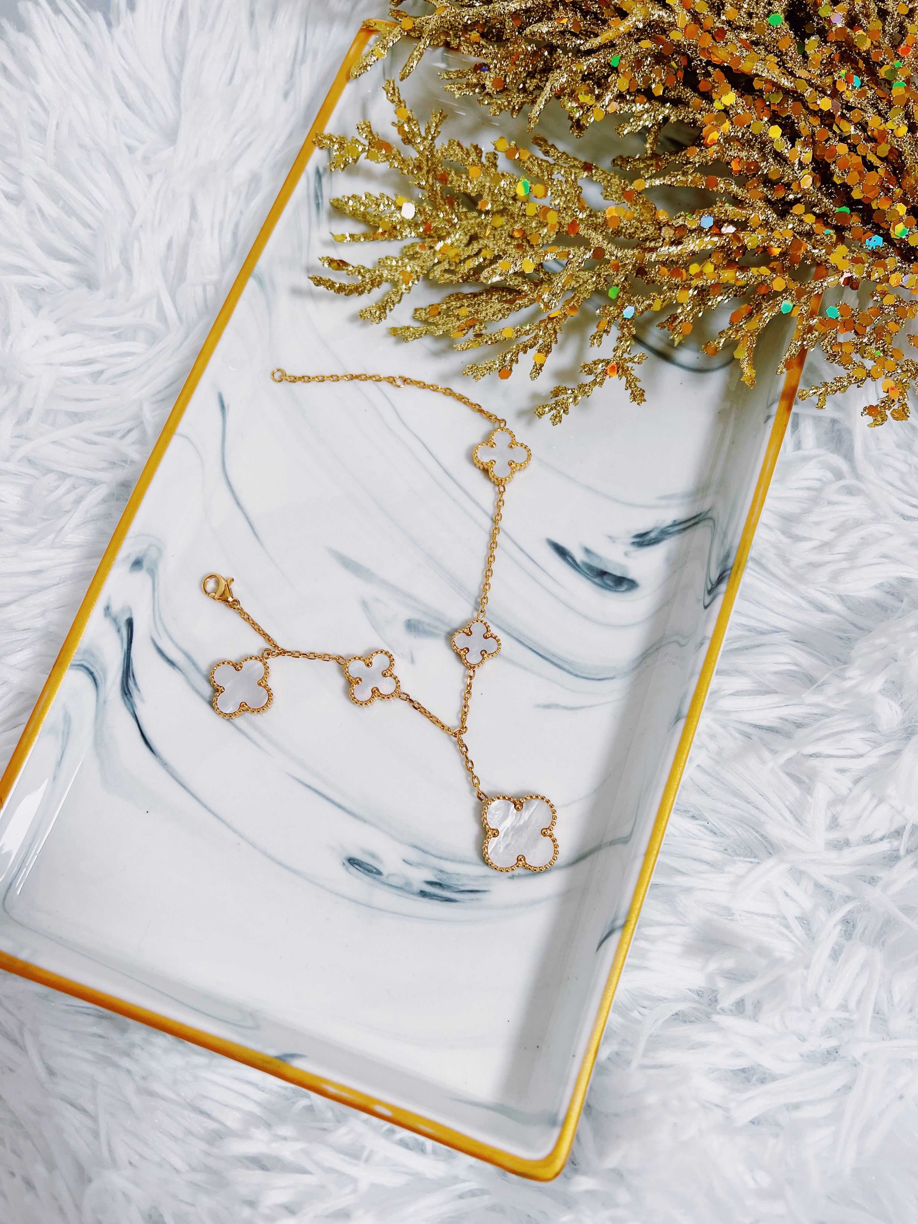 [TOP] Van Cleef & Arpels VCA008 Dangle Pearl Bracelet - Gold