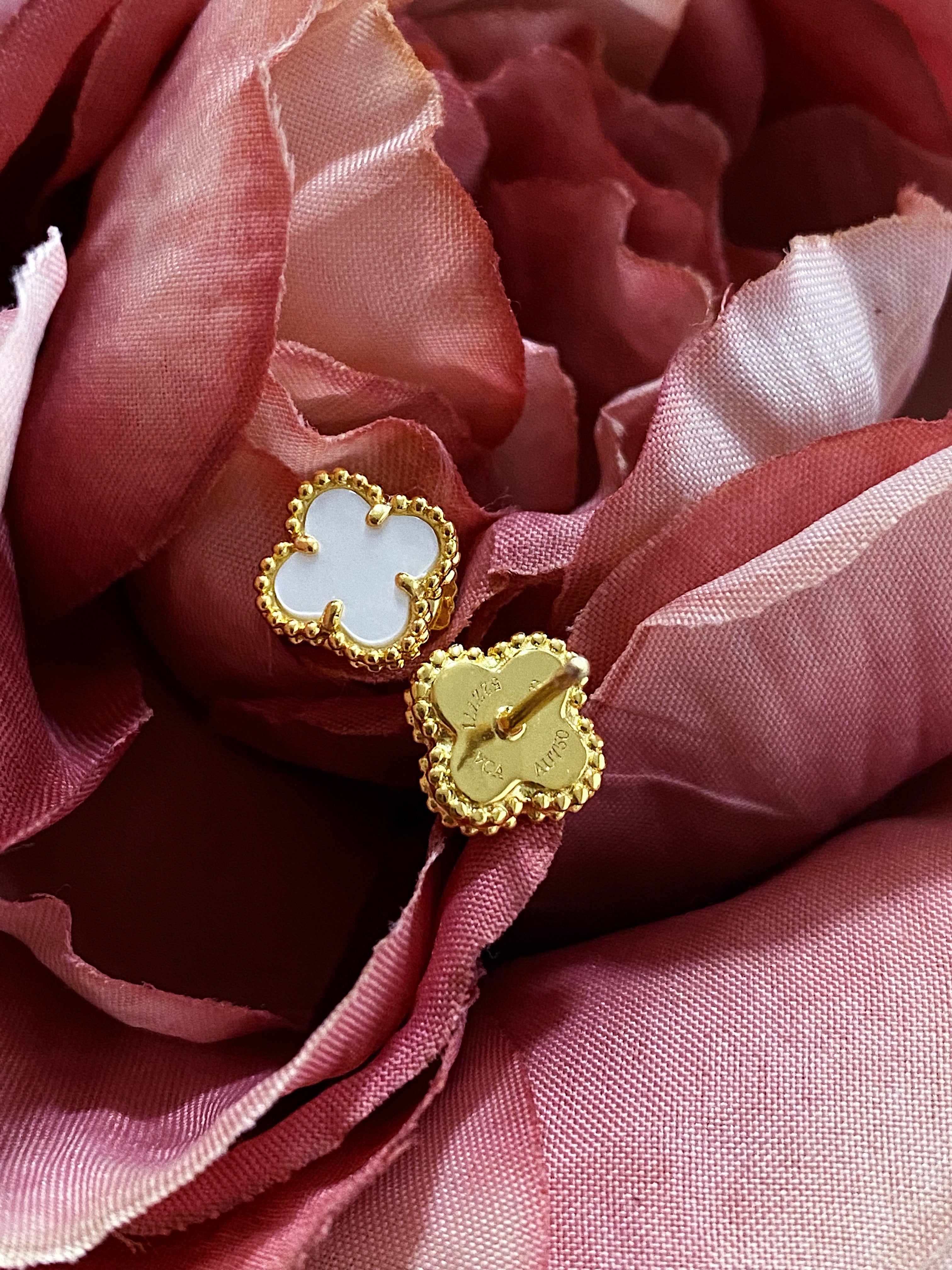 [TOP] Van Cleef & Arpels VCA Mini Stud Earrings - Mother Of Pearls