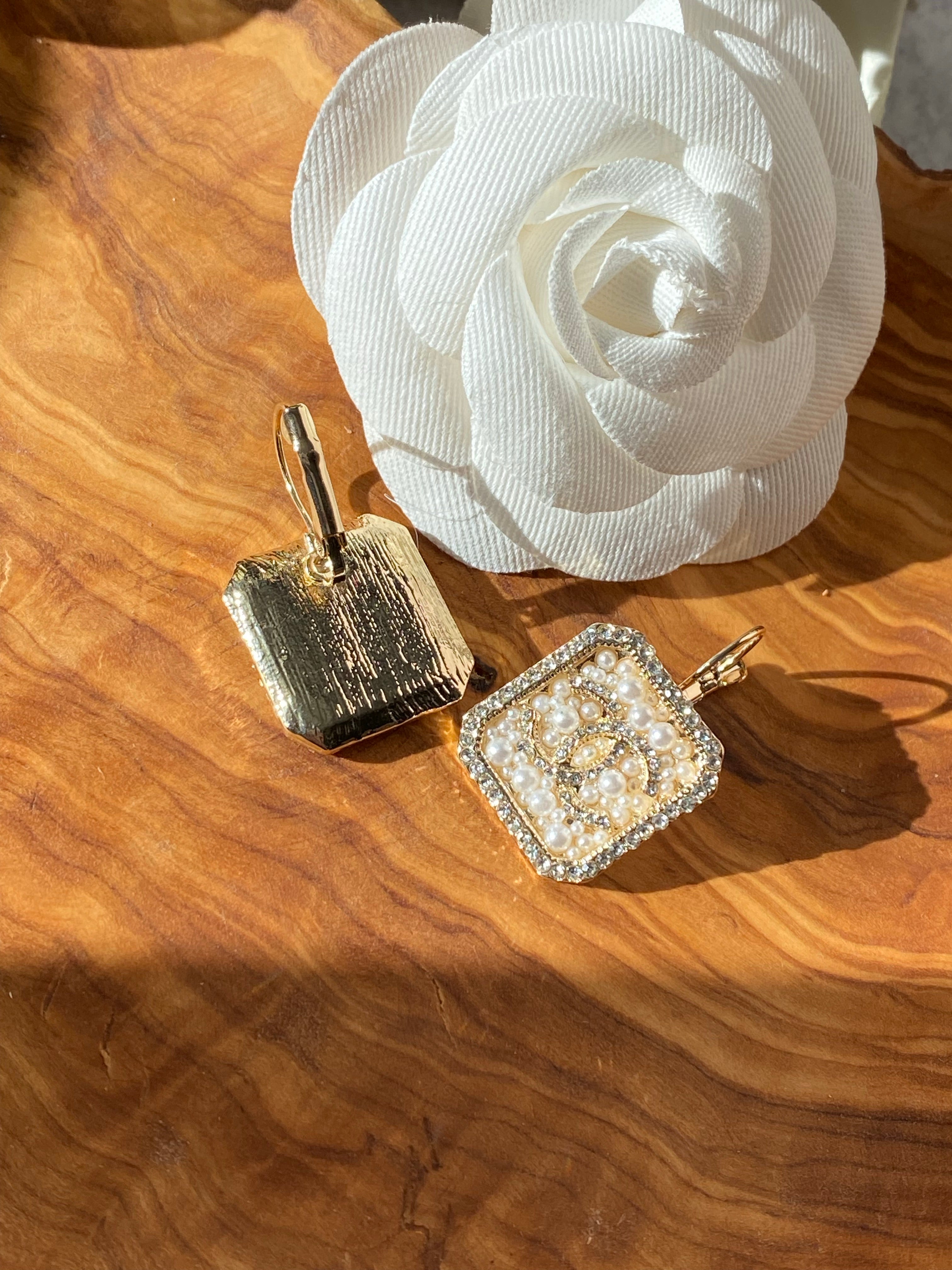 [TOP] CHANEL Dangle Square Pearls and Stones Earrings